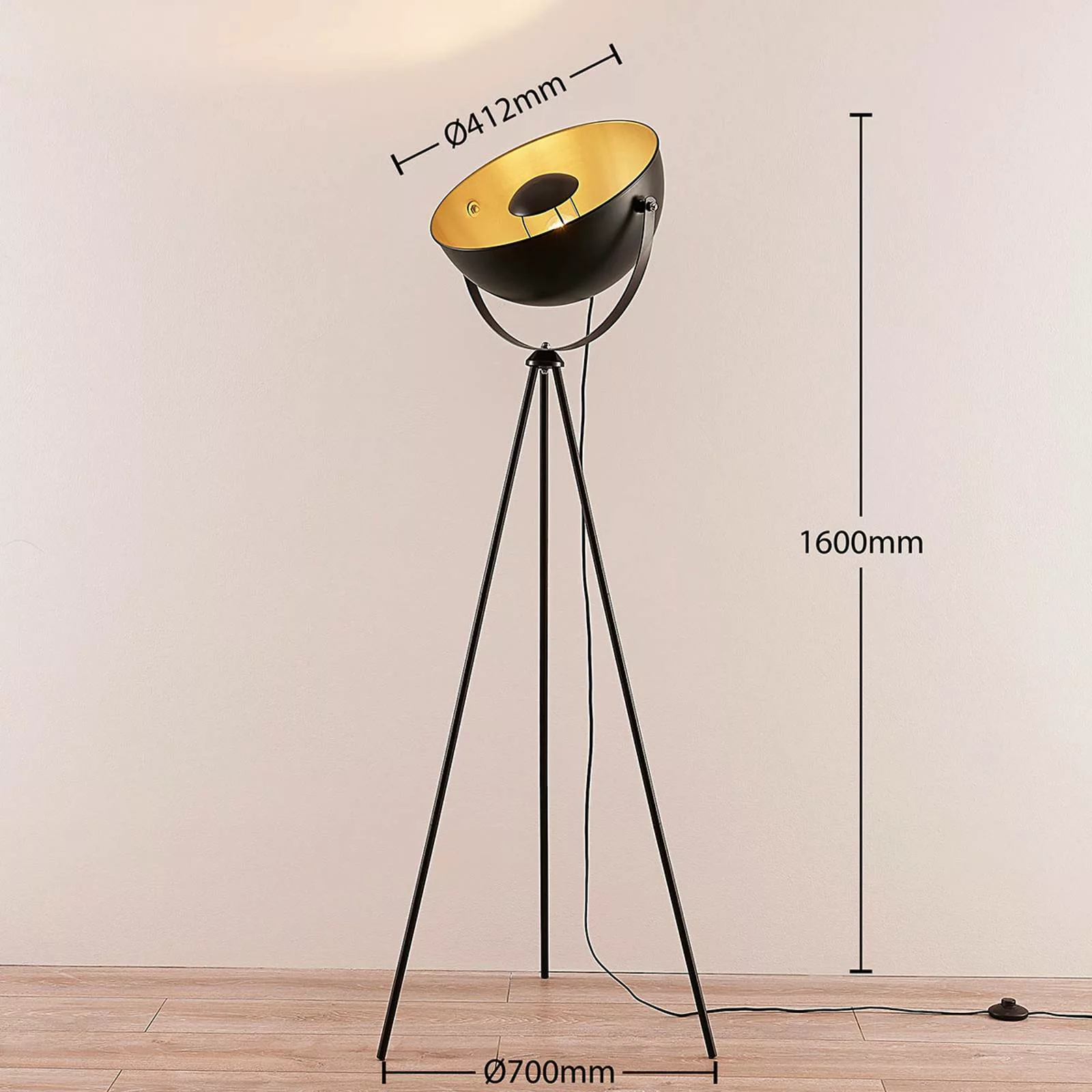 Schwarz-goldene Tripod-Stehlampe Meline günstig online kaufen