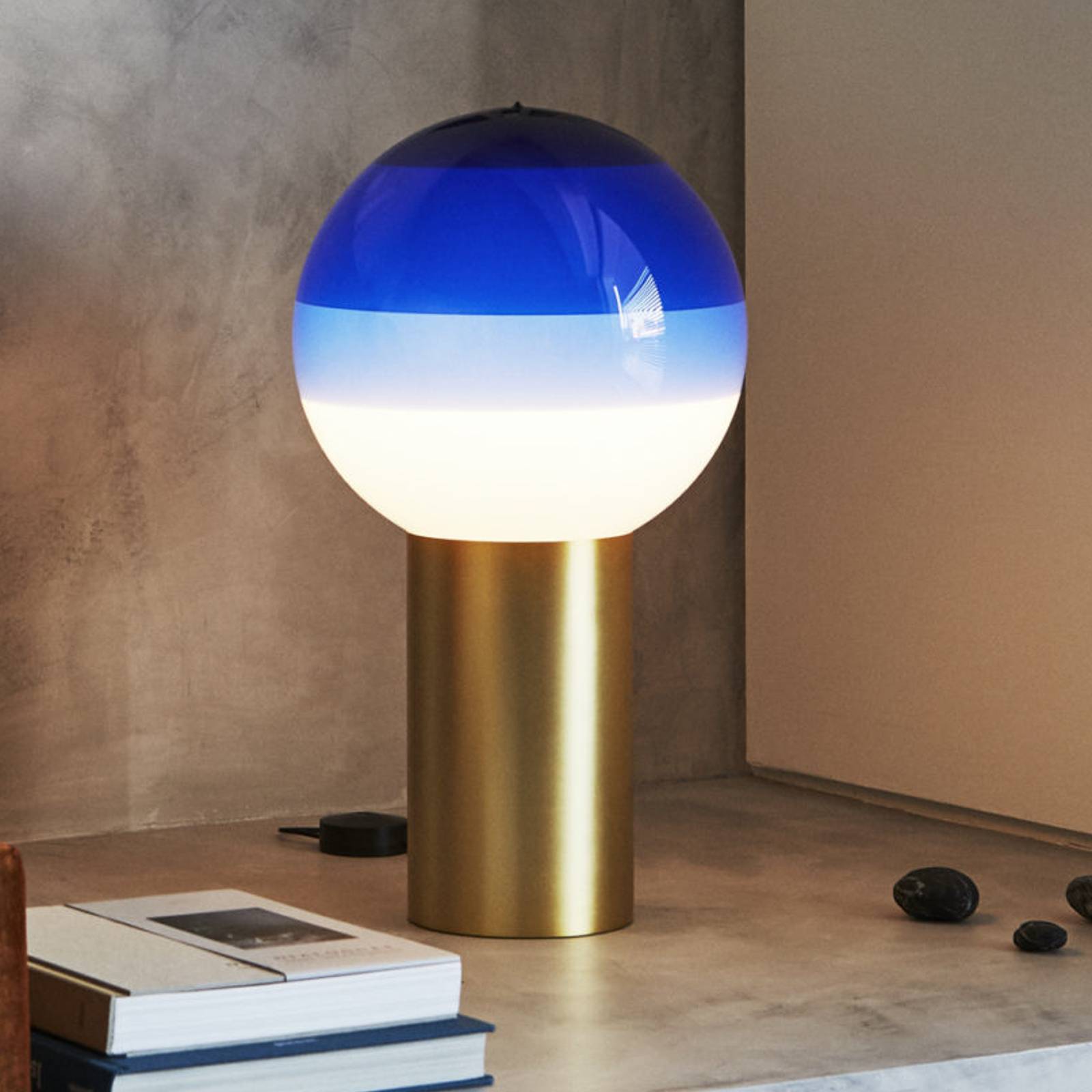 MARSET Dipping Light Tischlampe blau/messing günstig online kaufen