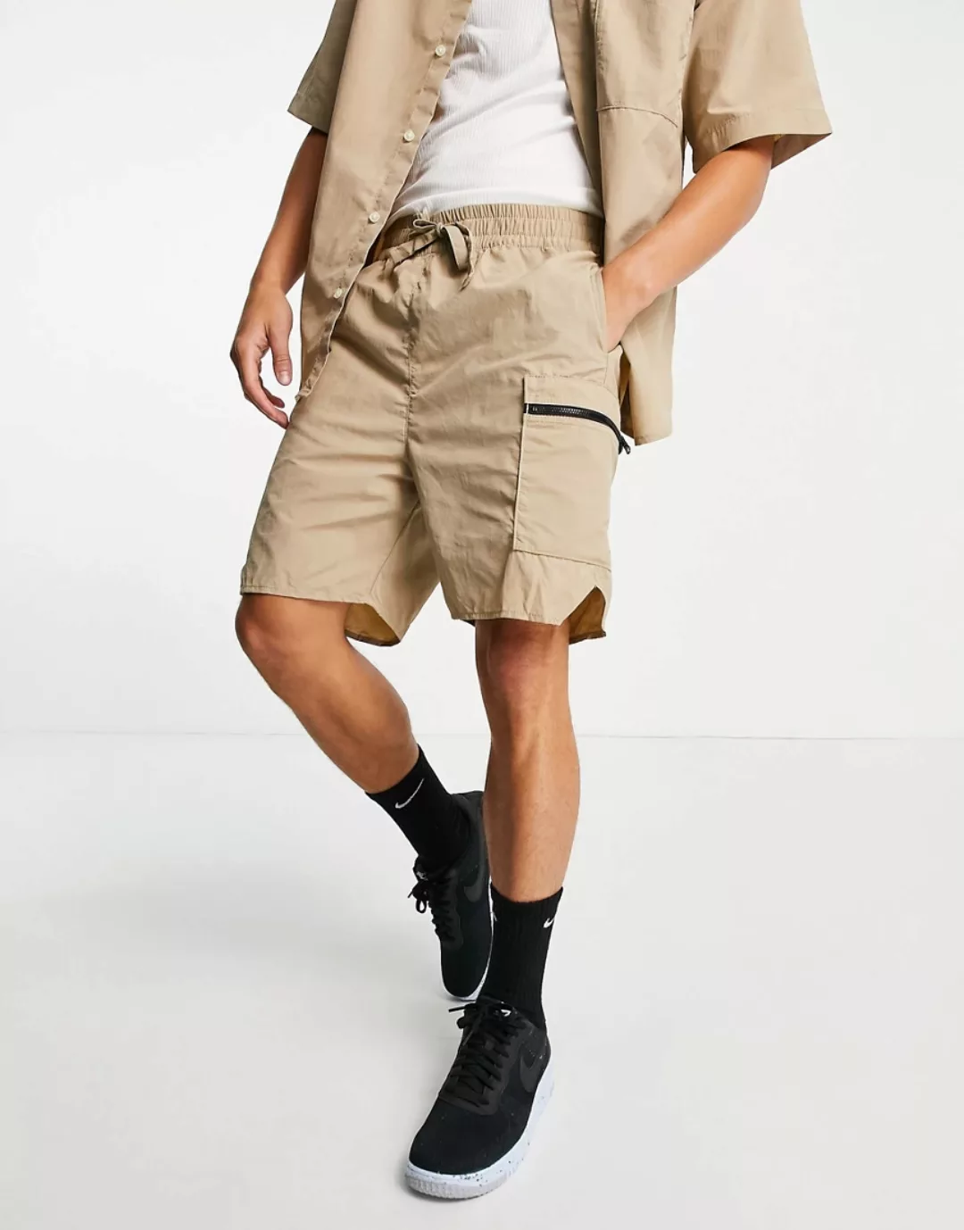 Jack & Jones – Core – Nylon-Shorts in Beige mit Tasche, Kombiteil-Neutral günstig online kaufen