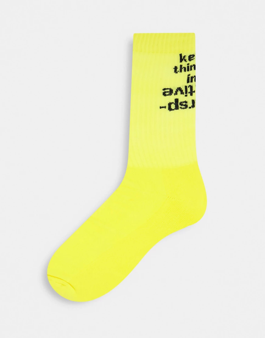 ASOS DESIGN – Sportsocken mit Schriftzug-Gelb günstig online kaufen