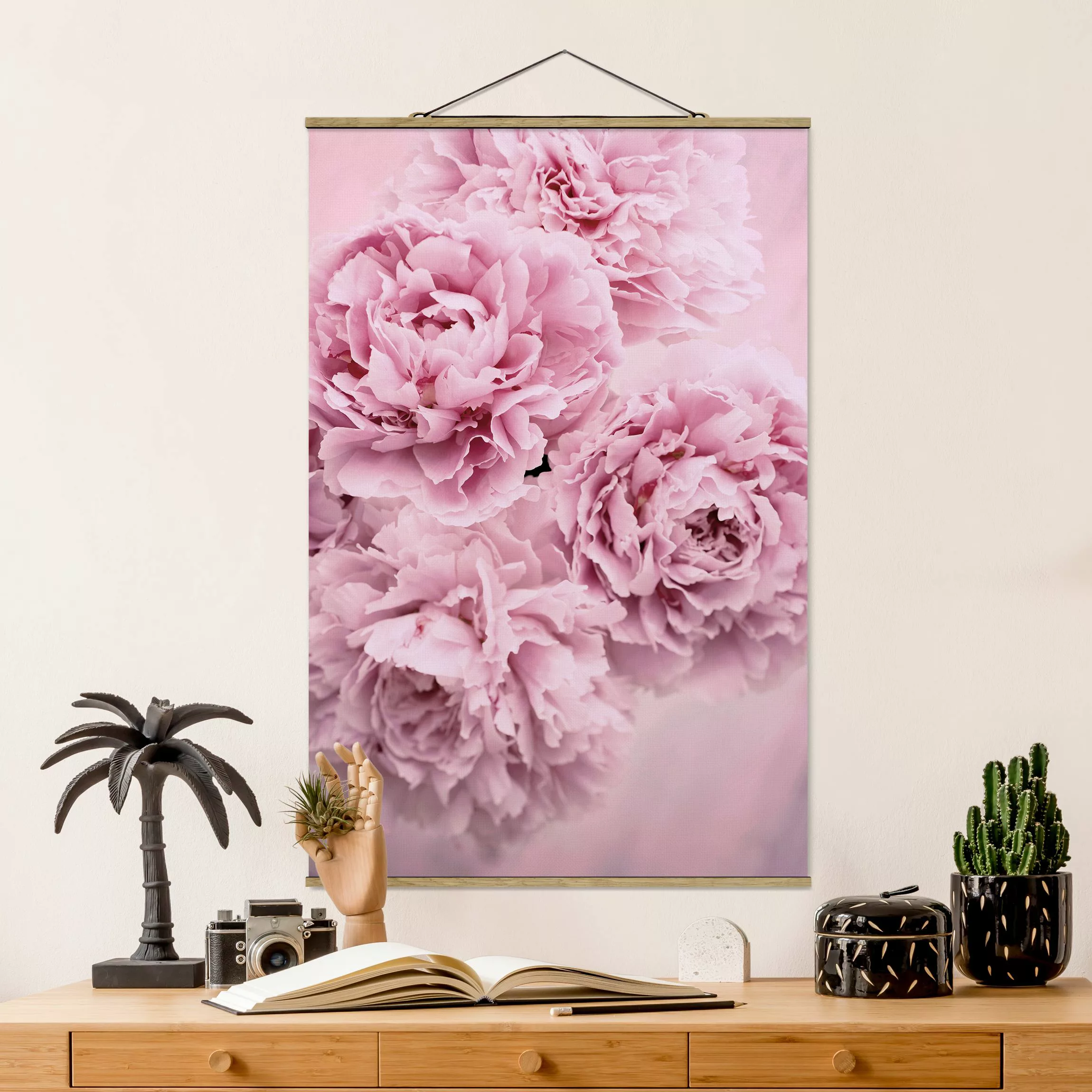 Stoffbild Blumen mit Posterleisten - Hochformat Rosa Pfingstrosen günstig online kaufen