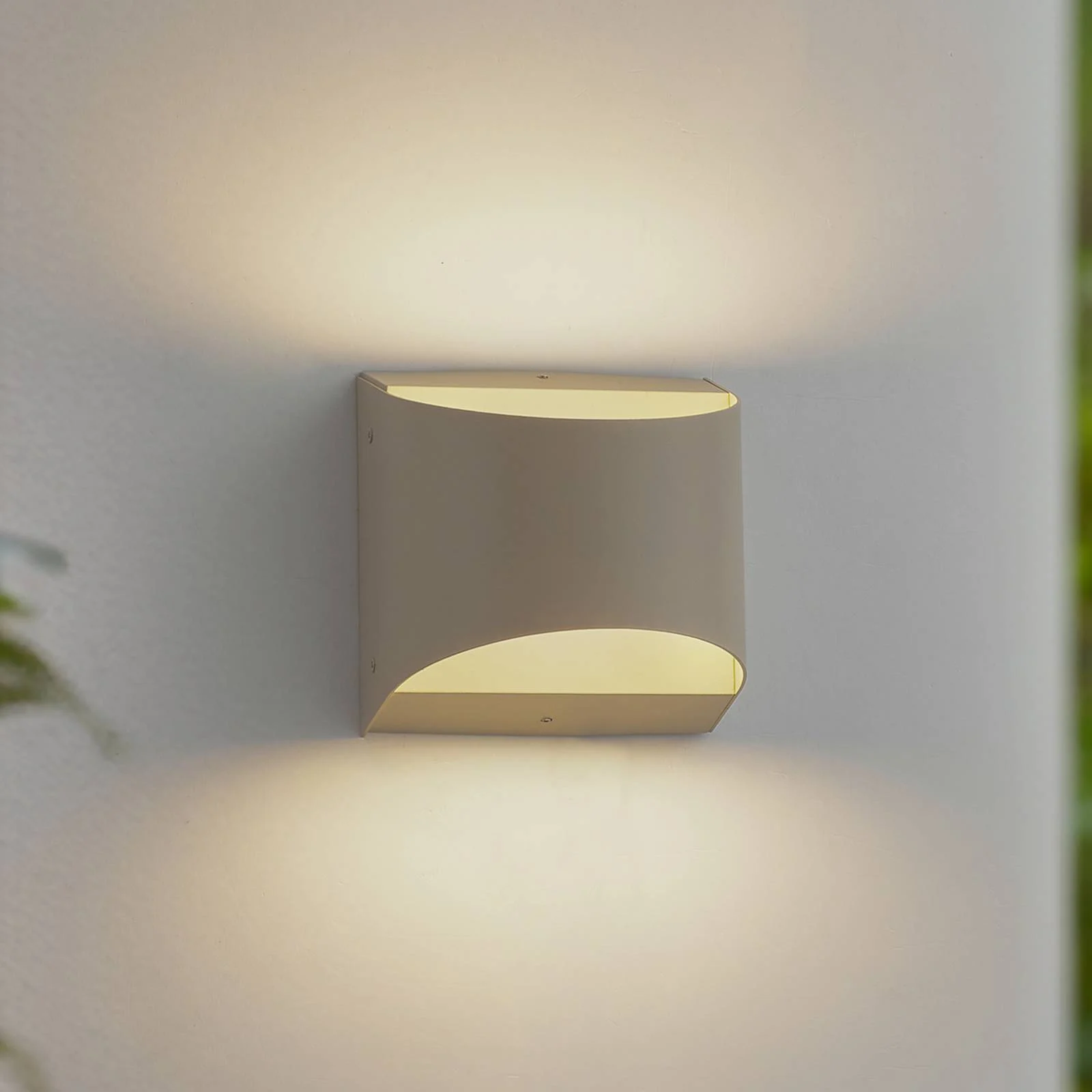 Lindby LED-Außenwandleuchte Lenore, beige, Metall, 13,5cm günstig online kaufen