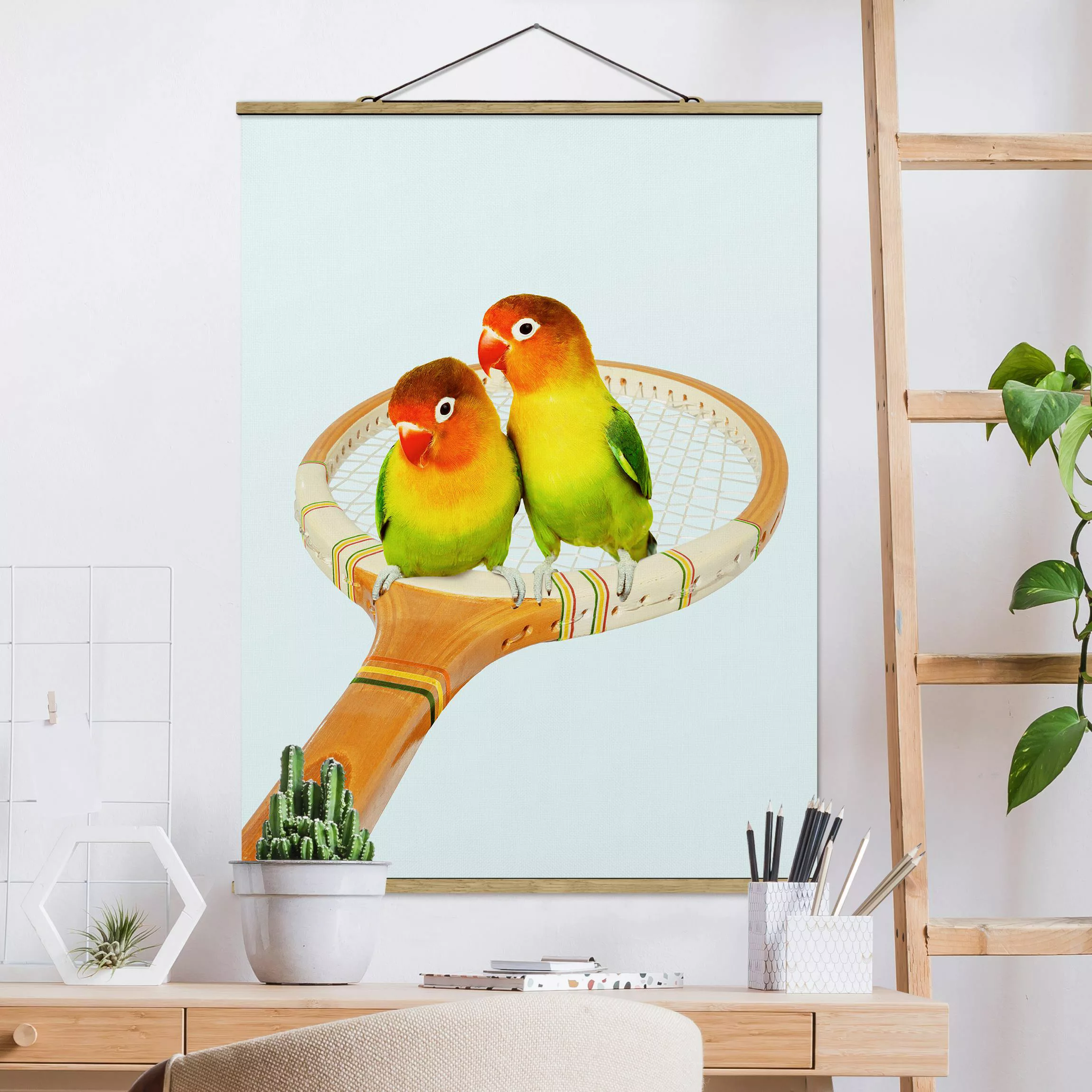 Stoffbild Tiere mit Posterleisten - Hochformat Tennis mit Vögeln günstig online kaufen