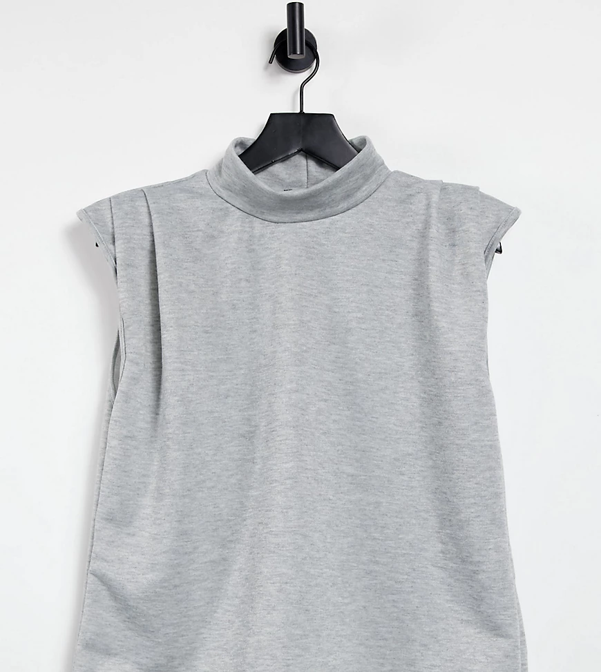 I Saw It First Plus – T-Shirt in Grau mit Schulterpolstern günstig online kaufen
