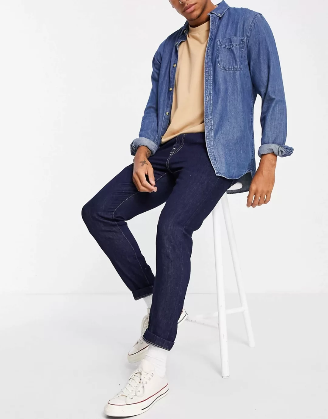 Selected Homme – Schmal zulaufende Jeans in Dunkelblau mit Kontrastnaht, Ko günstig online kaufen