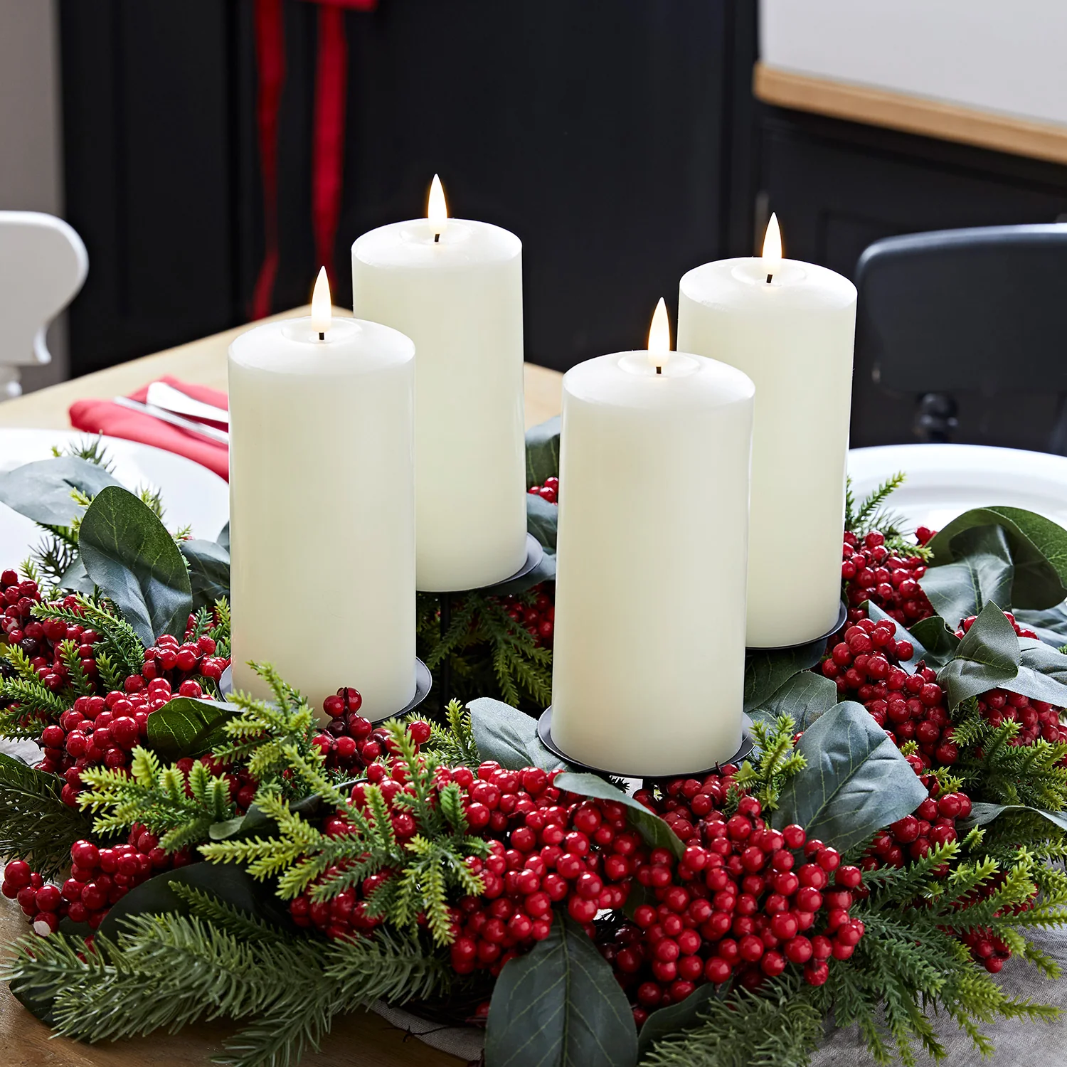 Kerzenständer Tischdeko mit 4 elfenbeinfarbenen TruGlow® LED Stumpenkerzen günstig online kaufen
