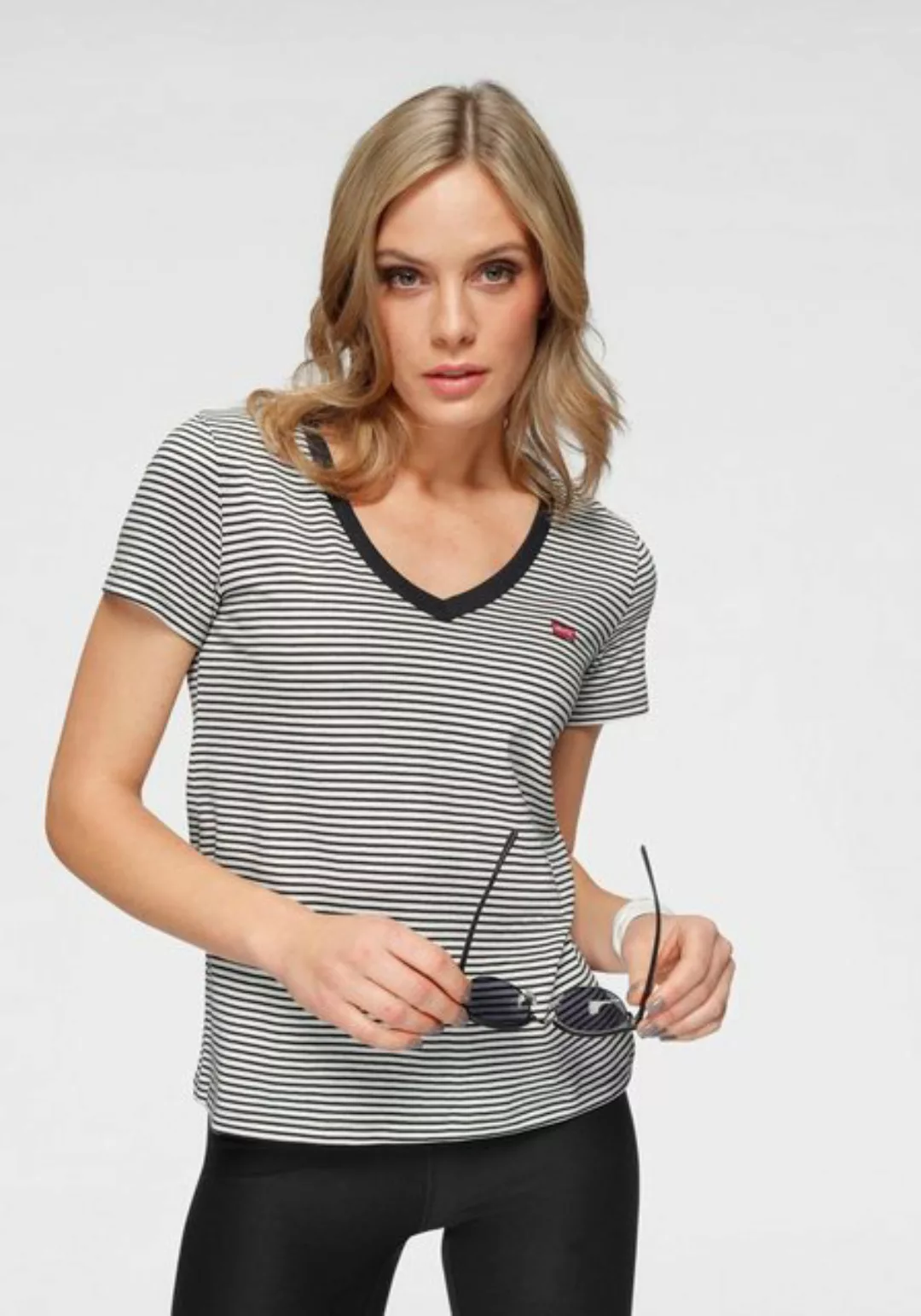 Levi's® V-Shirt PERFECT VNECK mit Mini-Batwing-Logostickerei günstig online kaufen