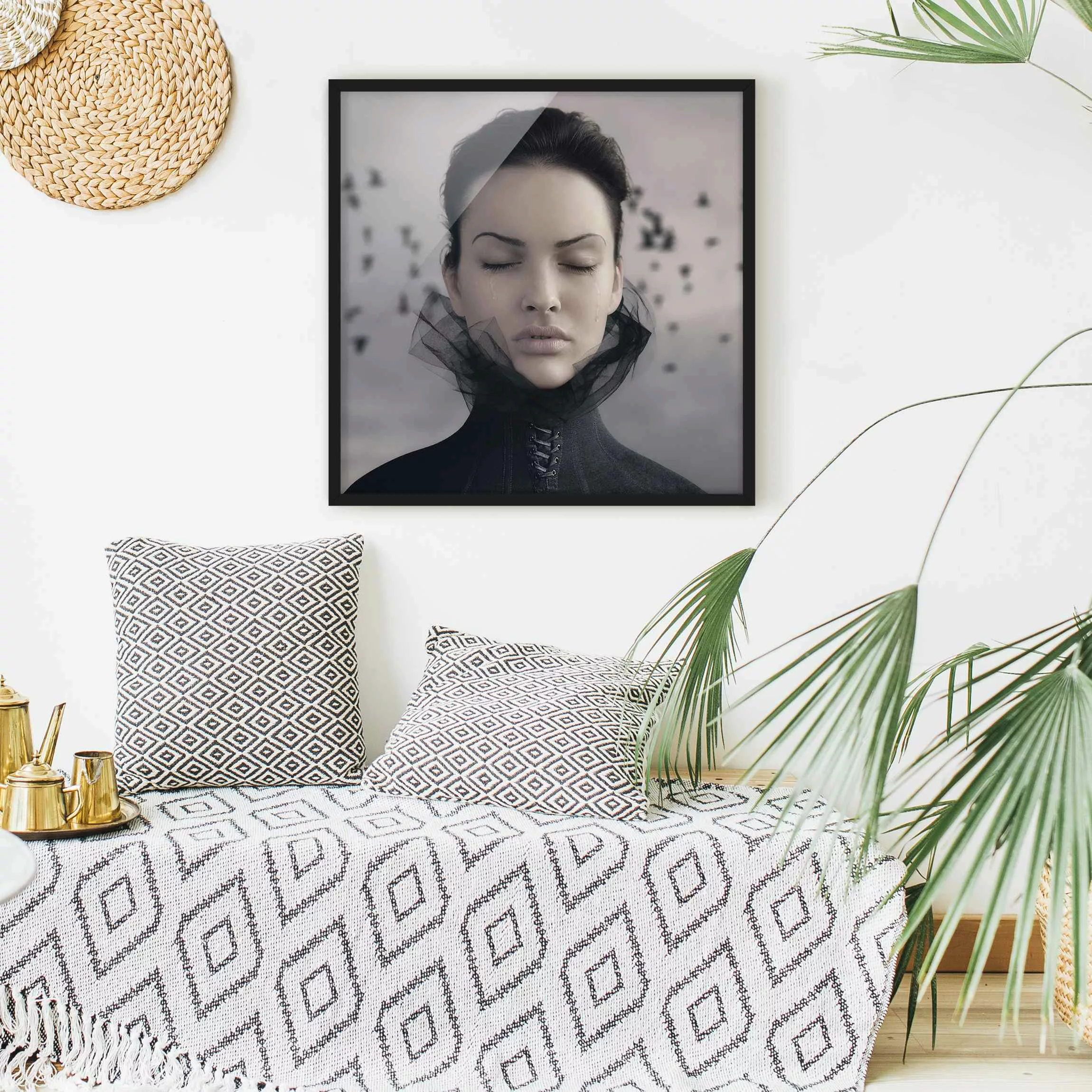 Bild mit Rahmen Portrait - Quadrat Porträt einer weinenden Frau günstig online kaufen