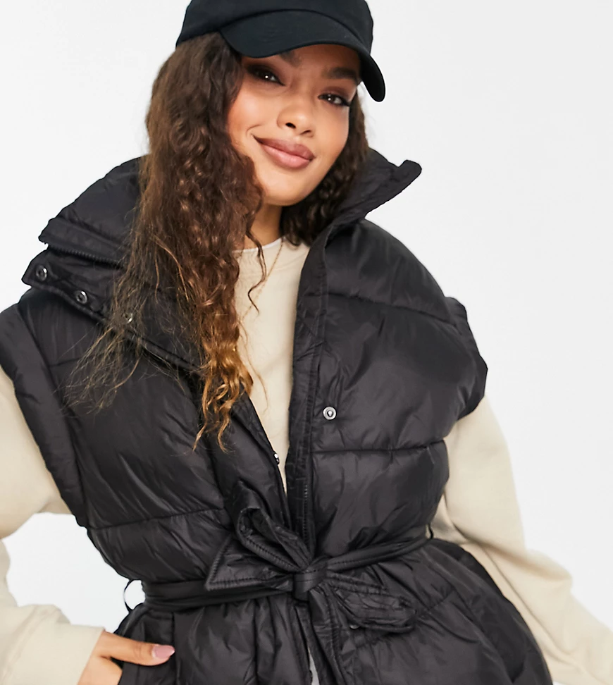 ASOS DESIGN Petite – Gilet in Schwarz mit Gürtel günstig online kaufen