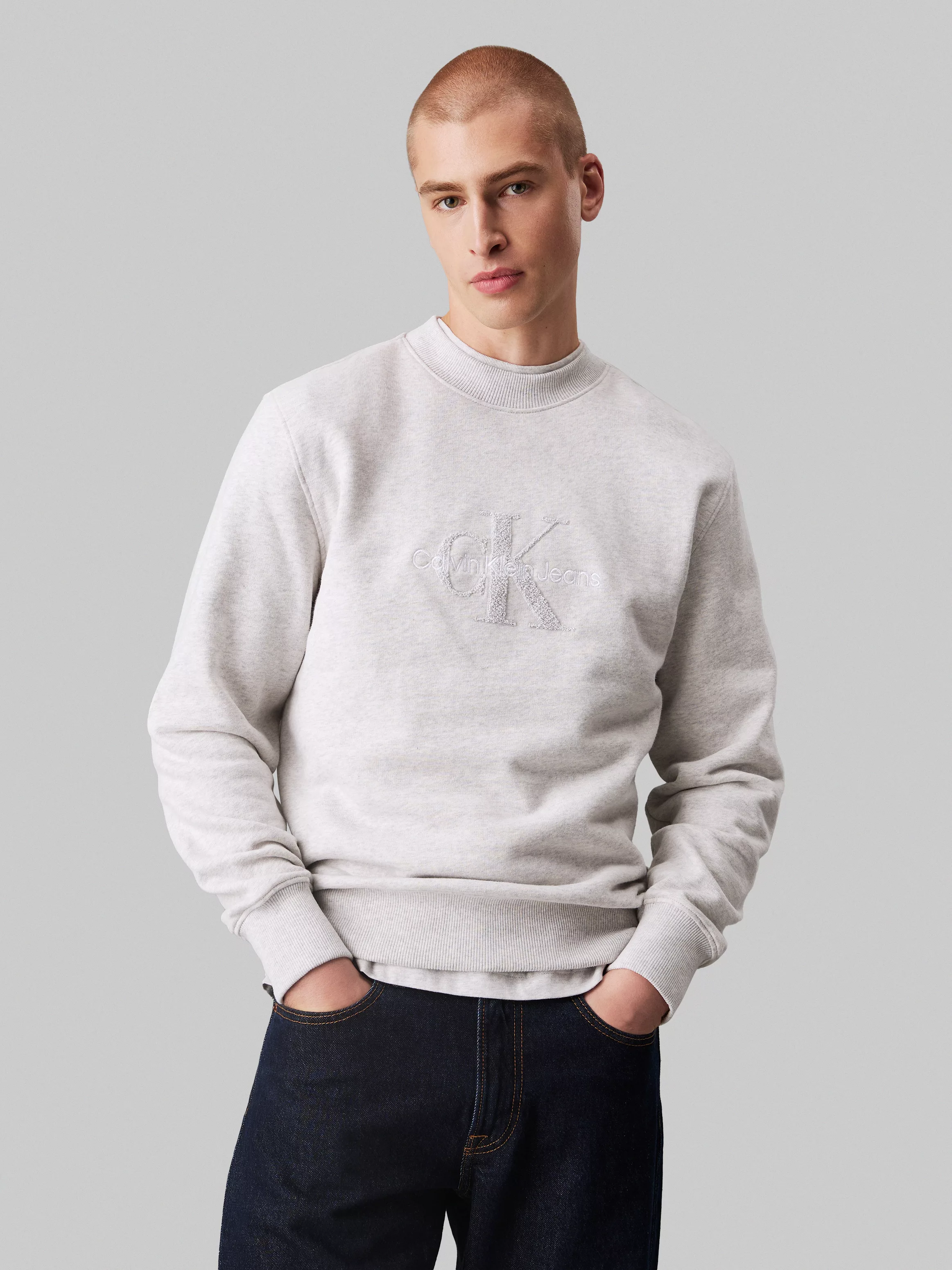 Calvin Klein Jeans Sweatshirt "CHENILLE MONOLOGO CREW NECK", mit Logosticke günstig online kaufen