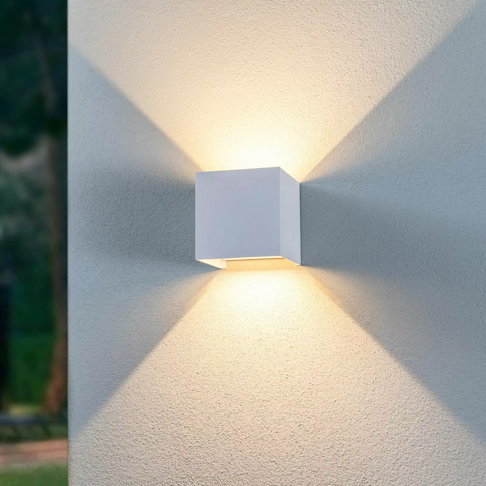 Lindby LED-Außenwandleuchte Nivar, eckig, weiß, Metall, IP54 günstig online kaufen