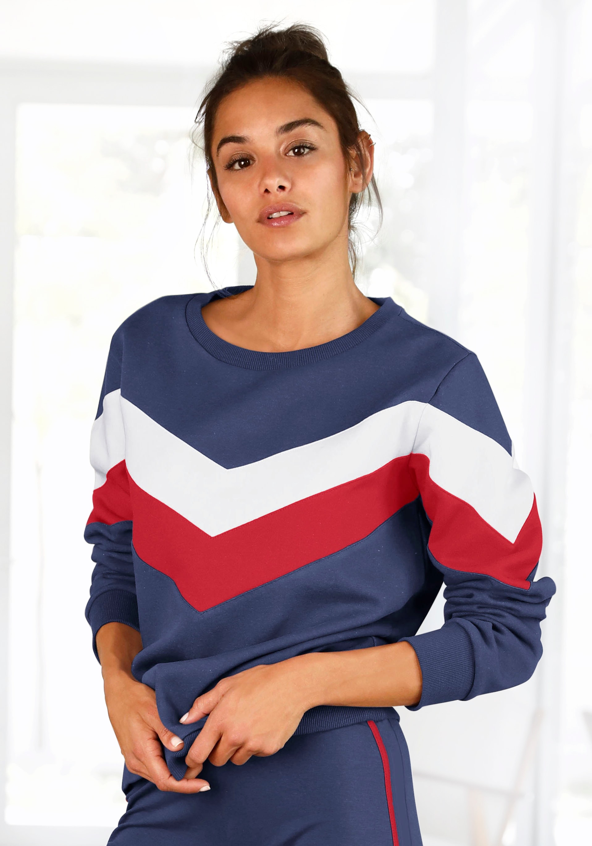 H.I.S Sweatshirt mit Kontraststreifen an Vorderseite günstig online kaufen