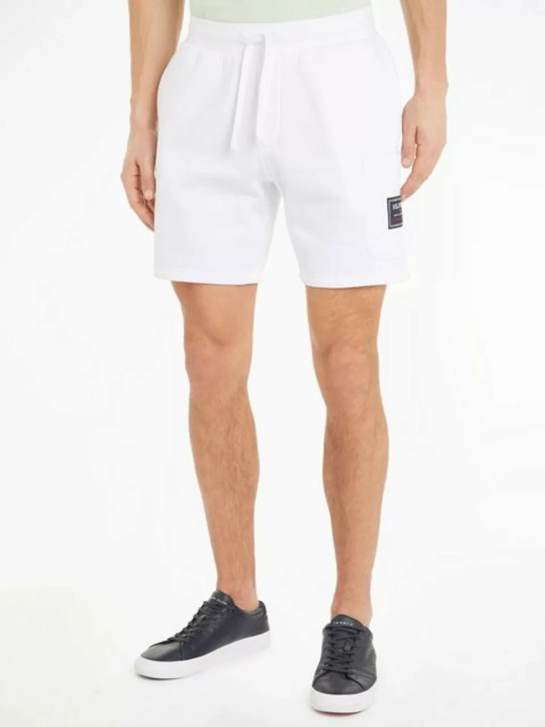 Tommy Hilfiger Sweatshorts FLAG LOGO BADGE SWEATSHORTS Mit Tasche an der Se günstig online kaufen