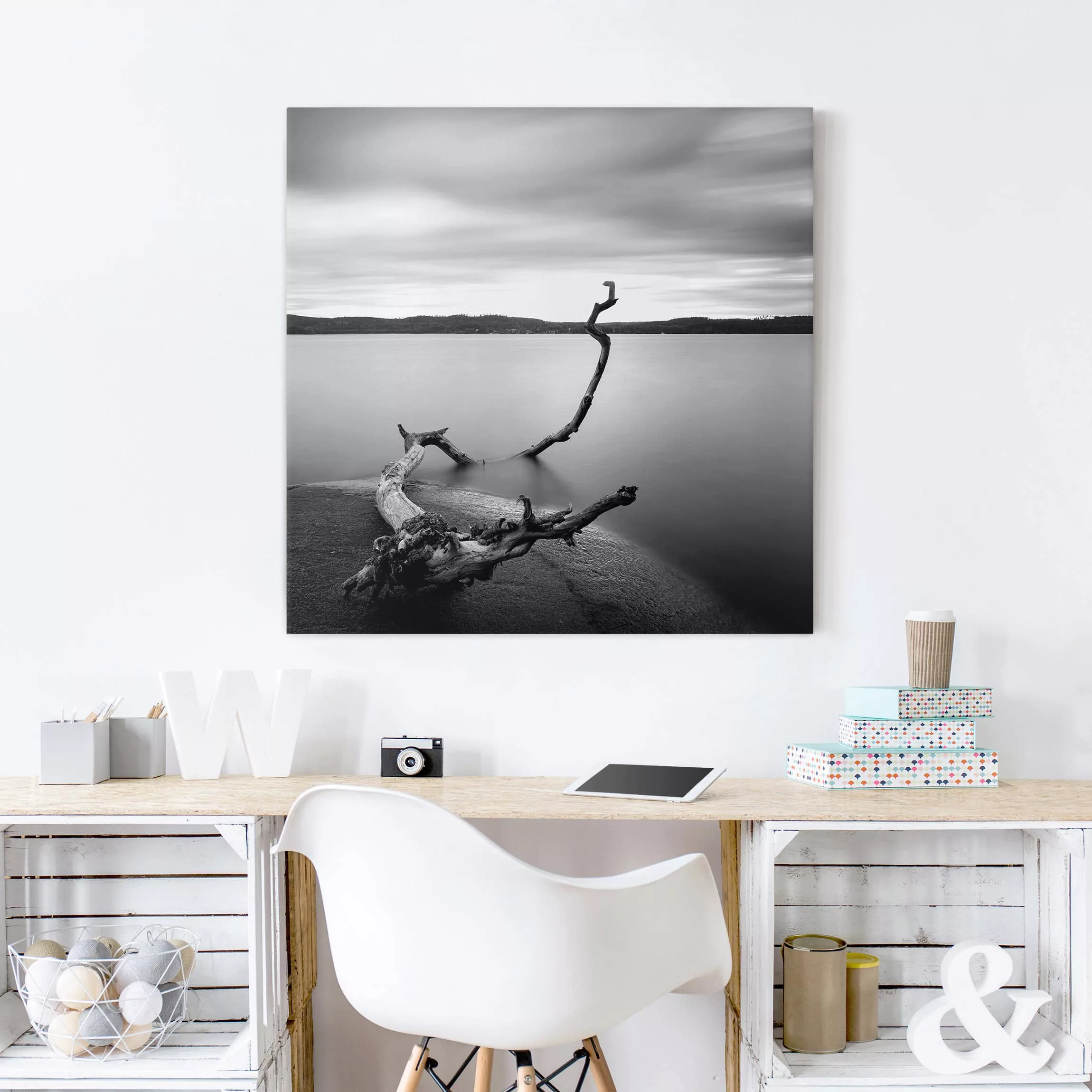 Leinwandbild Schwarz-Weiß - Quadrat Sonnenuntergang am See schwarz-weiß günstig online kaufen