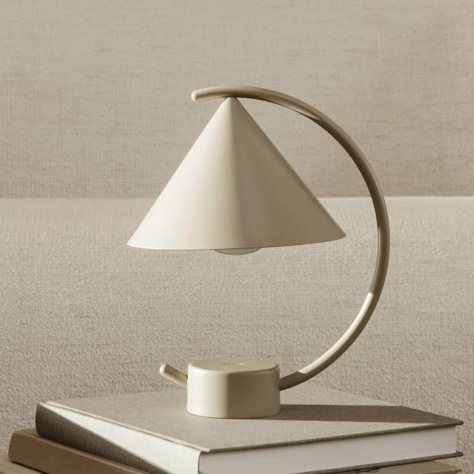 ferm LIVING LED-Akkutischleuchte Meridian, beige, dimmbar günstig online kaufen