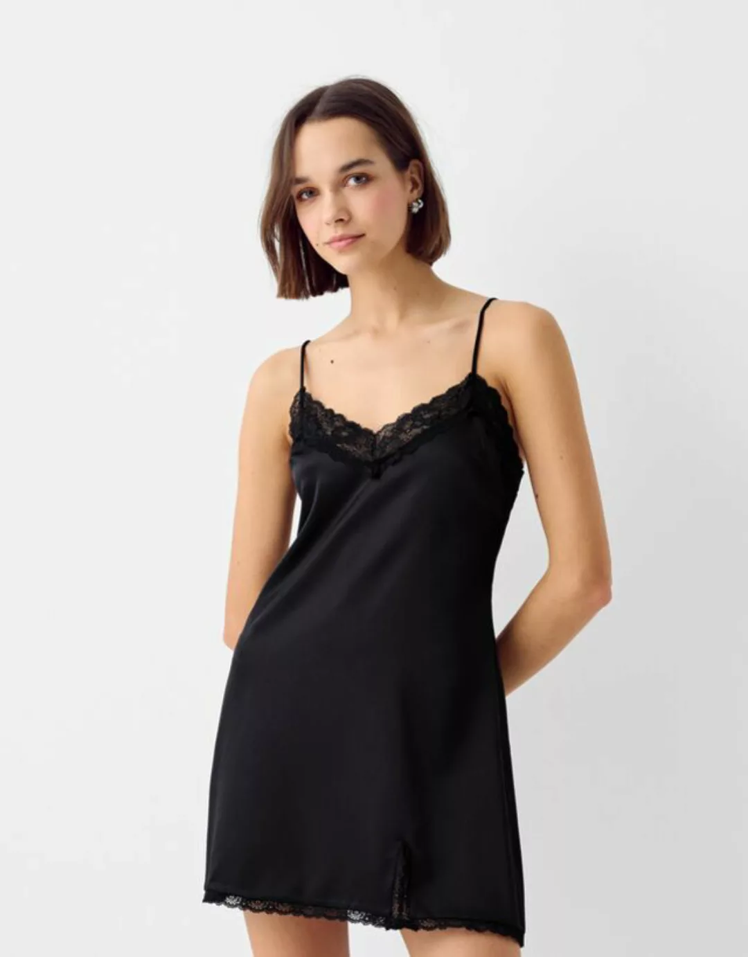 Bershka Minikleid Aus Satin Mit Trägern Und Spitzenkante Damen S Schwarz günstig online kaufen