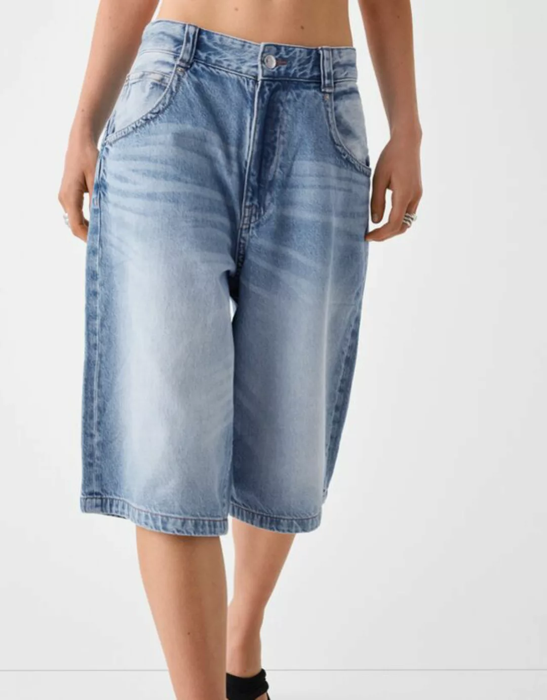 Bershka Denim-Bermudas Im Super-Baggy-Hosen-Fit Damen 42 Ausgewaschenes Bla günstig online kaufen