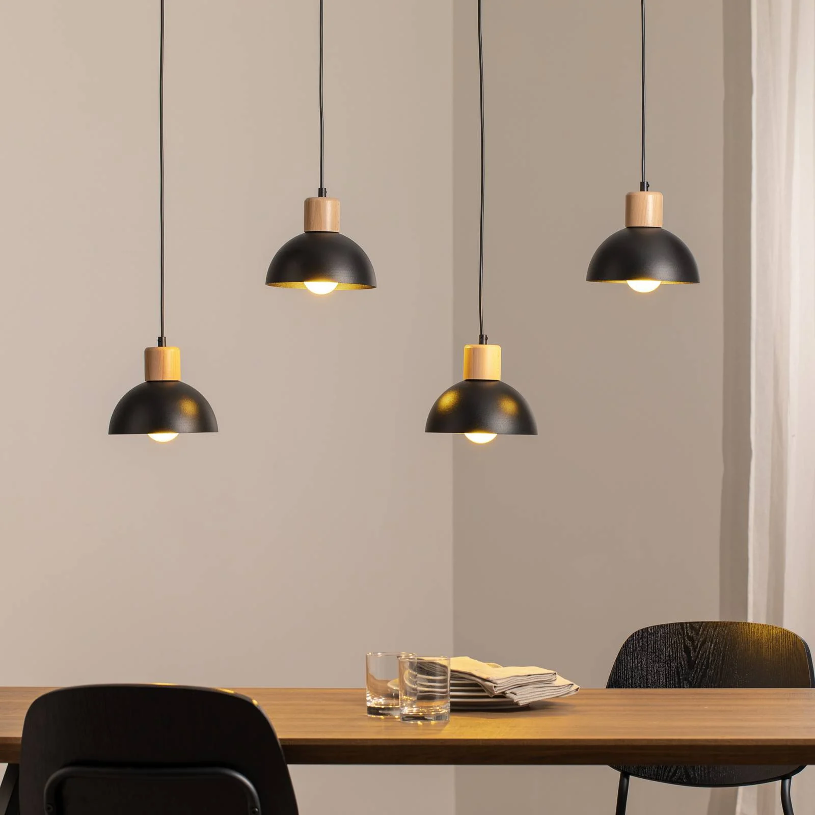 Pendellampe Seco, Länge 90 cm, schwarz, Metall/Holz, 4-flg. günstig online kaufen