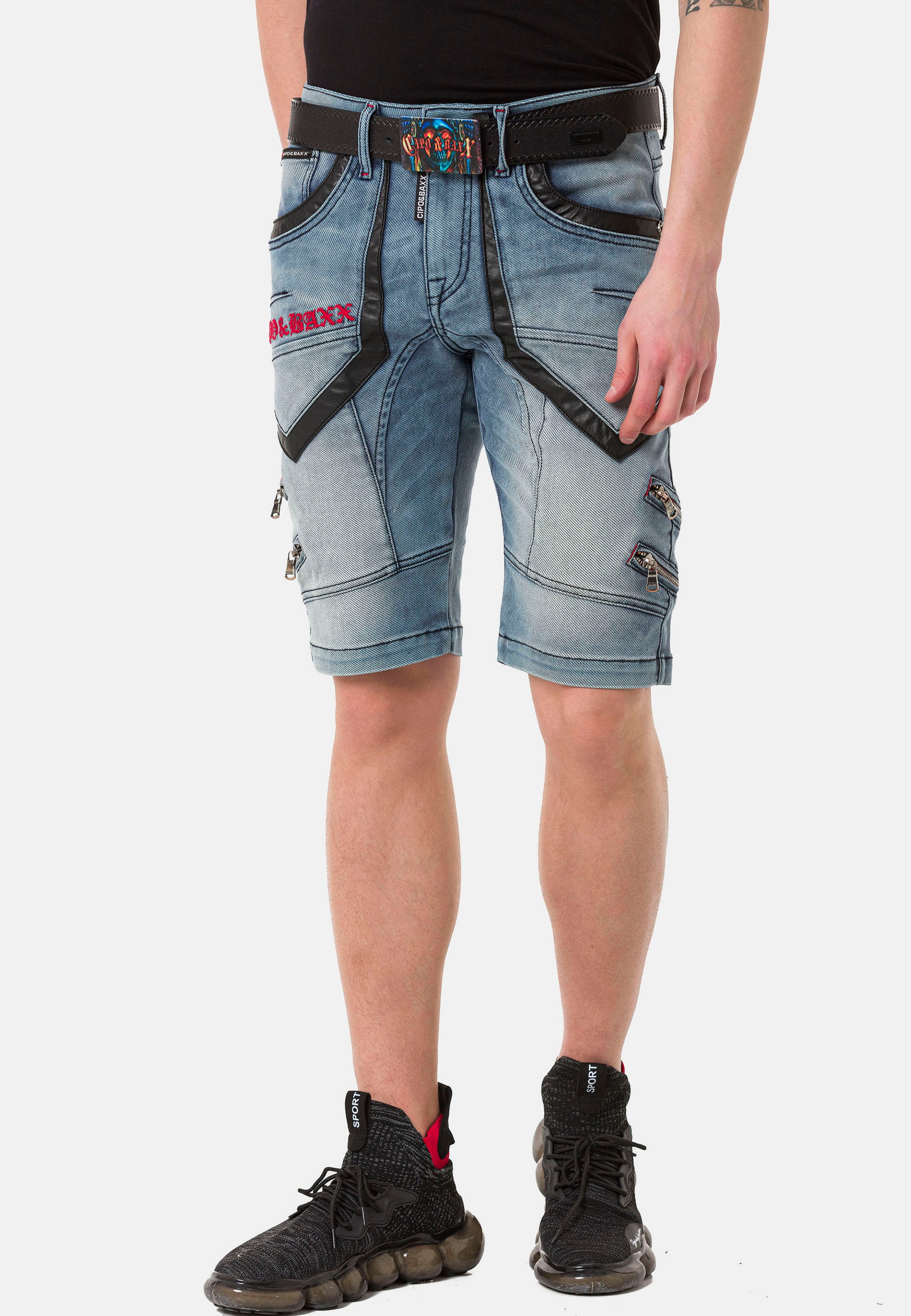 Cipo & Baxx Shorts, mit Kunstlederstreifen im Designer-Look günstig online kaufen