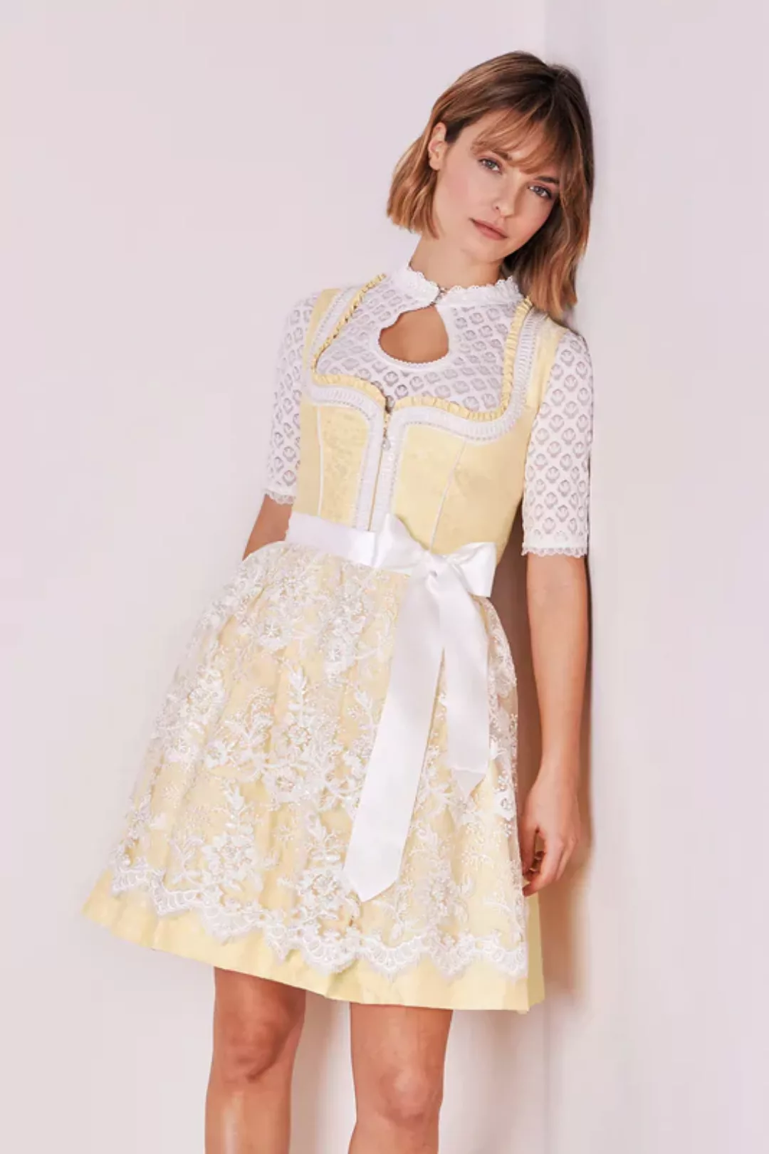 Krüger Madl Dirndl 'Zephyra' mit Spitzenschürze 414267, Hellgrün 50c günstig online kaufen