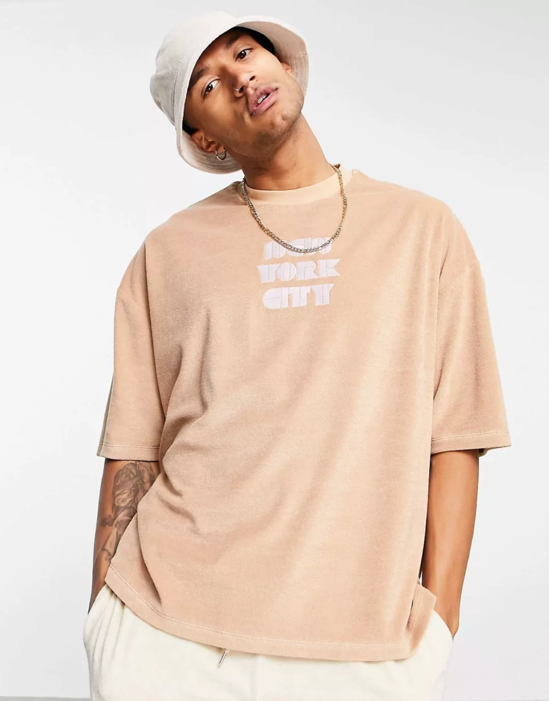 ASOS DESIGN – Oversize-T-Shirt aus Frottee in Beige mit „New York-City“-Sti günstig online kaufen