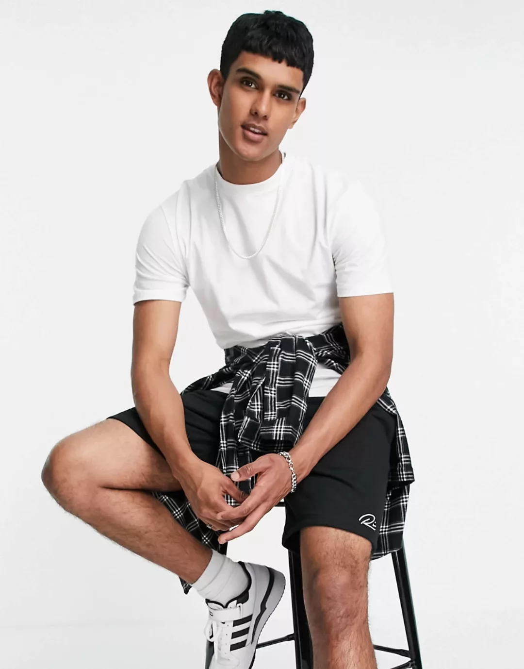 River Island – Set mit Shorts und T-Shirt in Weiß und Schwarz günstig online kaufen