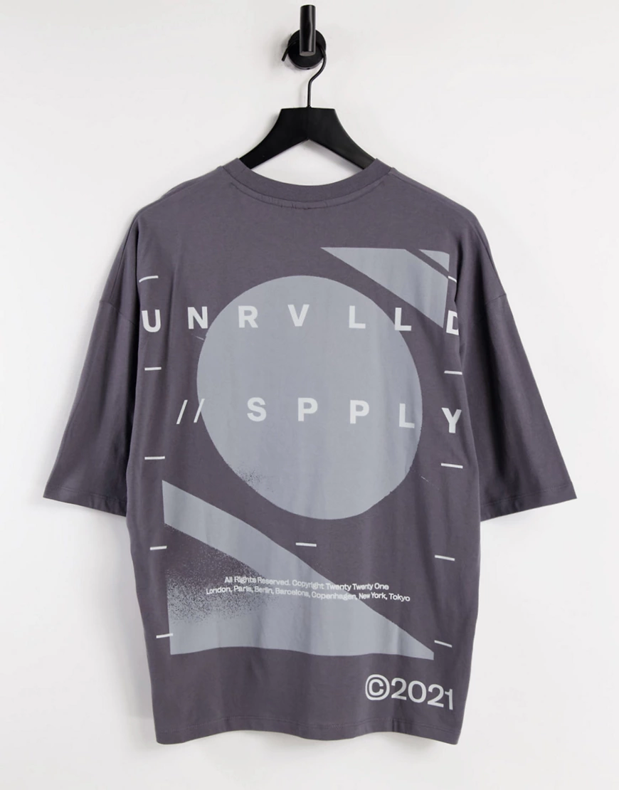 ASOS – Unrvlld Spply – Oversize-T-Shirt mit Logo und Grafikprint am Rücken- günstig online kaufen