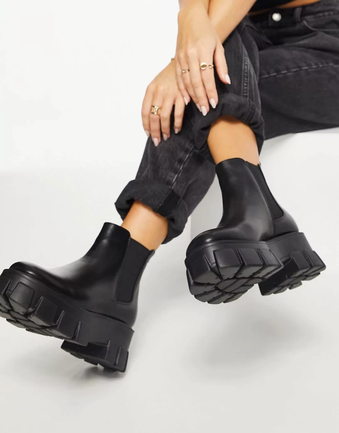 Truffle Collection – Chelsea-Stiefel aus Kunstleder in Schwarz mit auffälli günstig online kaufen