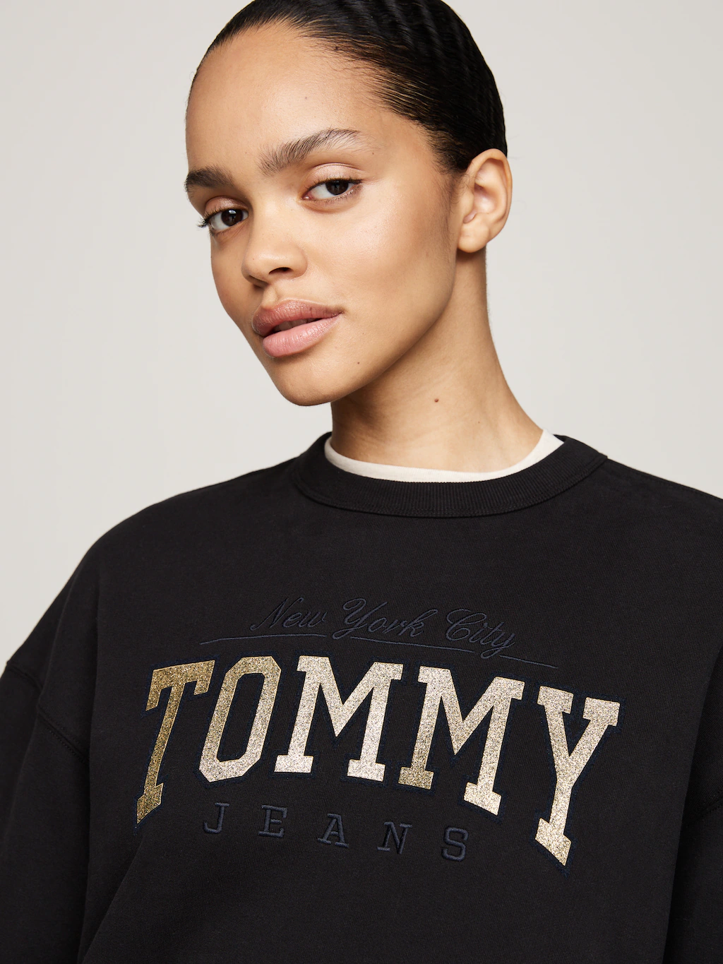 Tommy Jeans Sweatshirt, mit glänzendem Logo günstig online kaufen