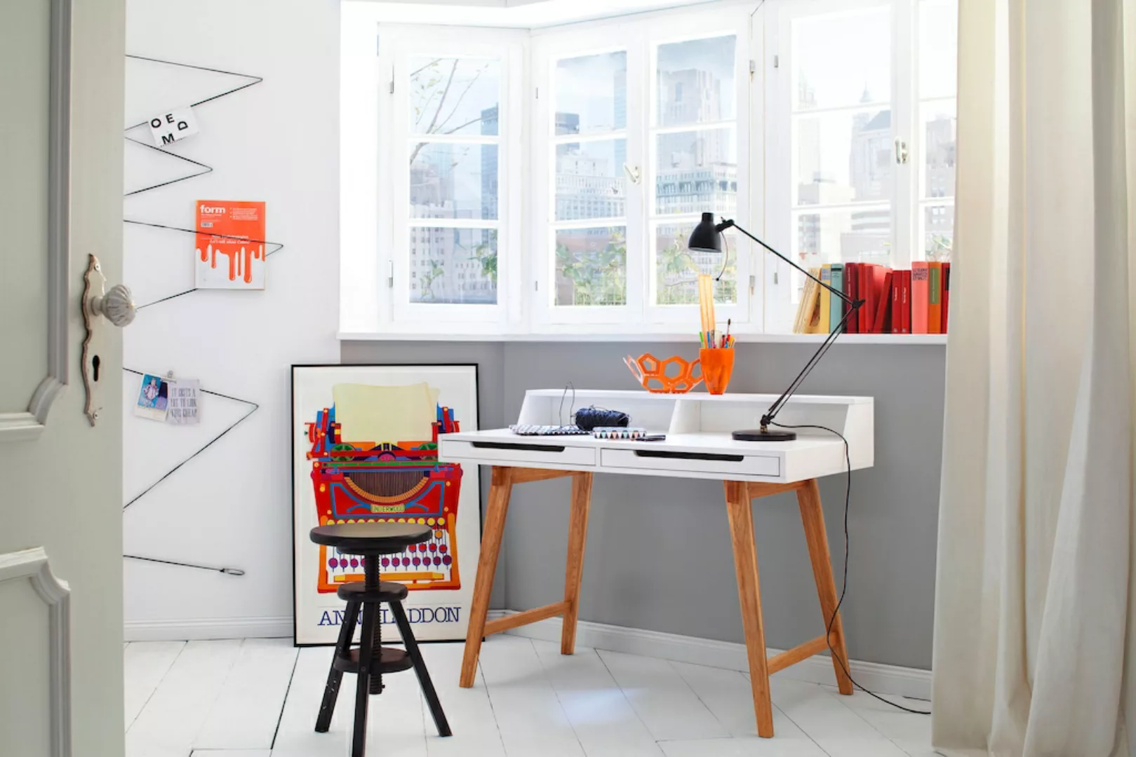 MCA furniture Schreibtisch "Tiffy", weiß matt lackiert, Gestell Massivholz günstig online kaufen