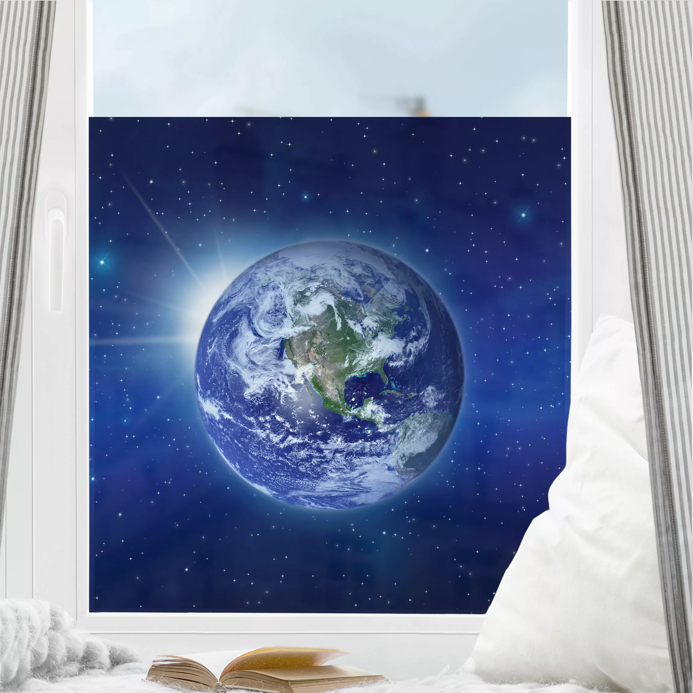 Fensterfolie Erde im Weltall günstig online kaufen