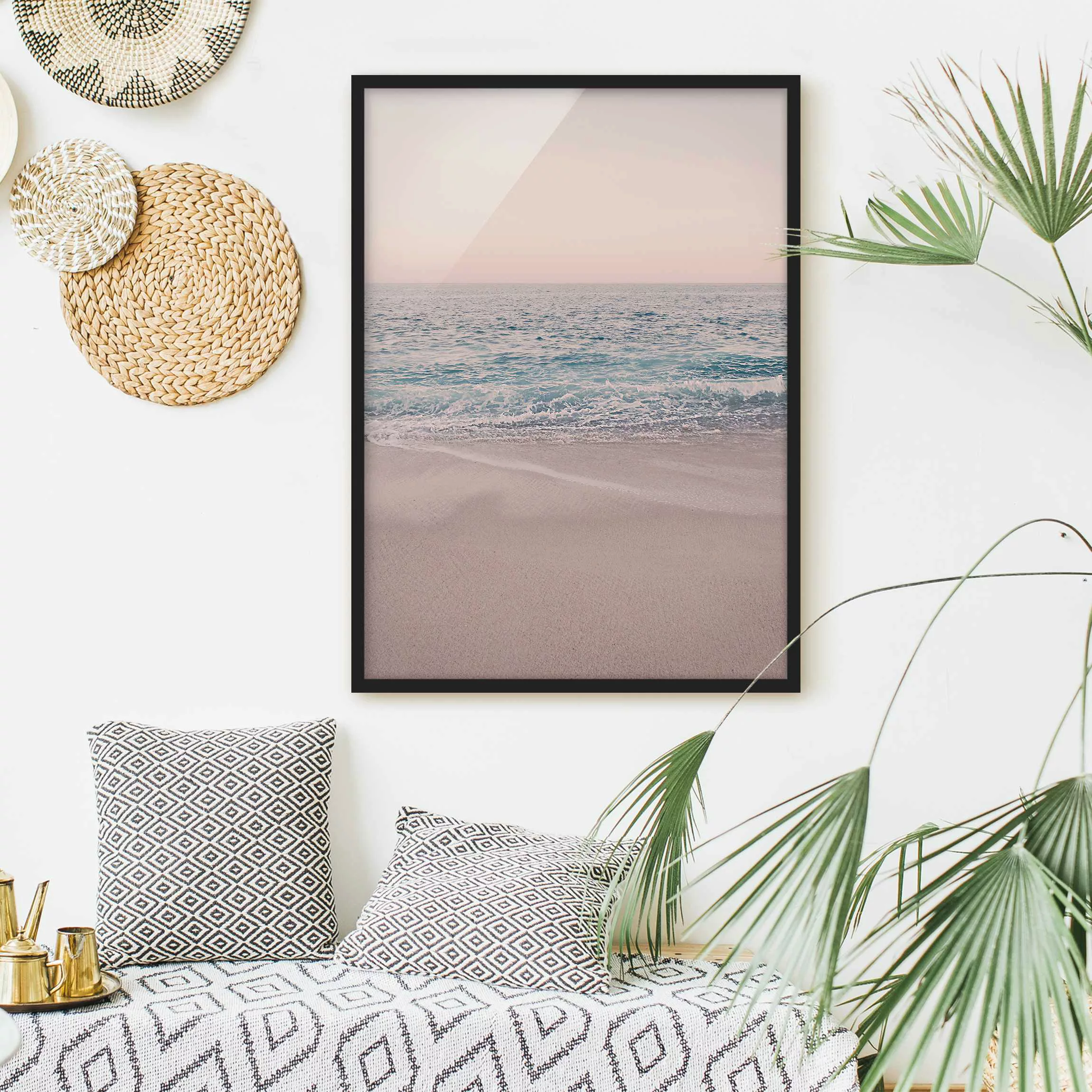 Bild mit Rahmen Roségoldener Strand am Morgen günstig online kaufen