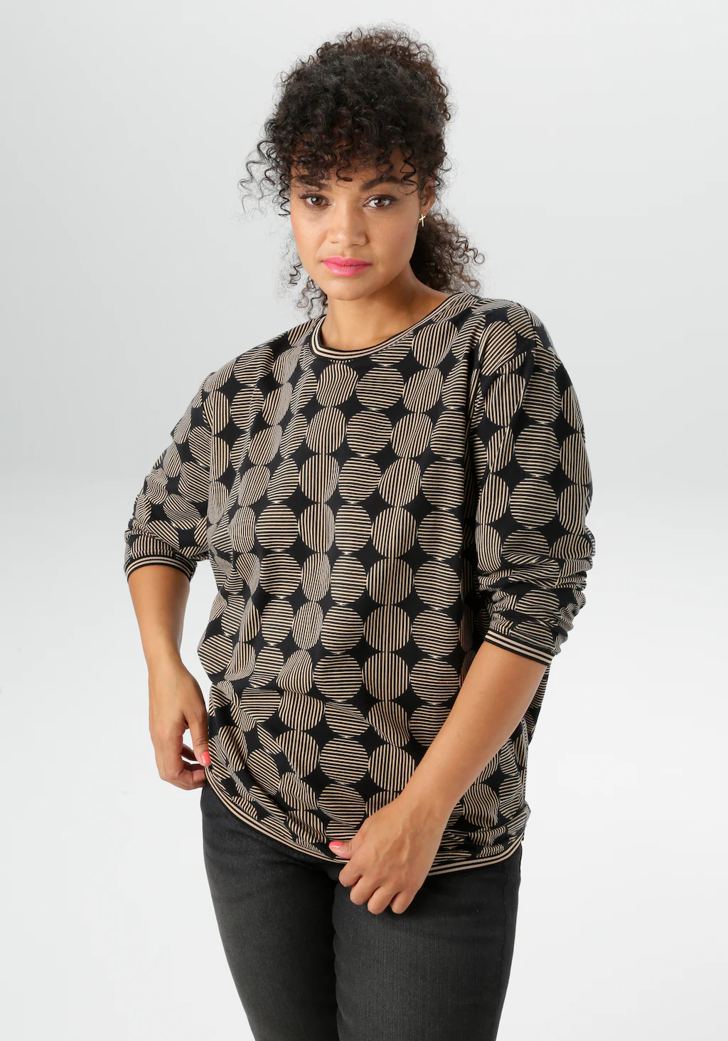 Aniston PLUS Sweatshirt, mit großflächigem, Pünktchendruck - NEUE KOLLEKTIO günstig online kaufen