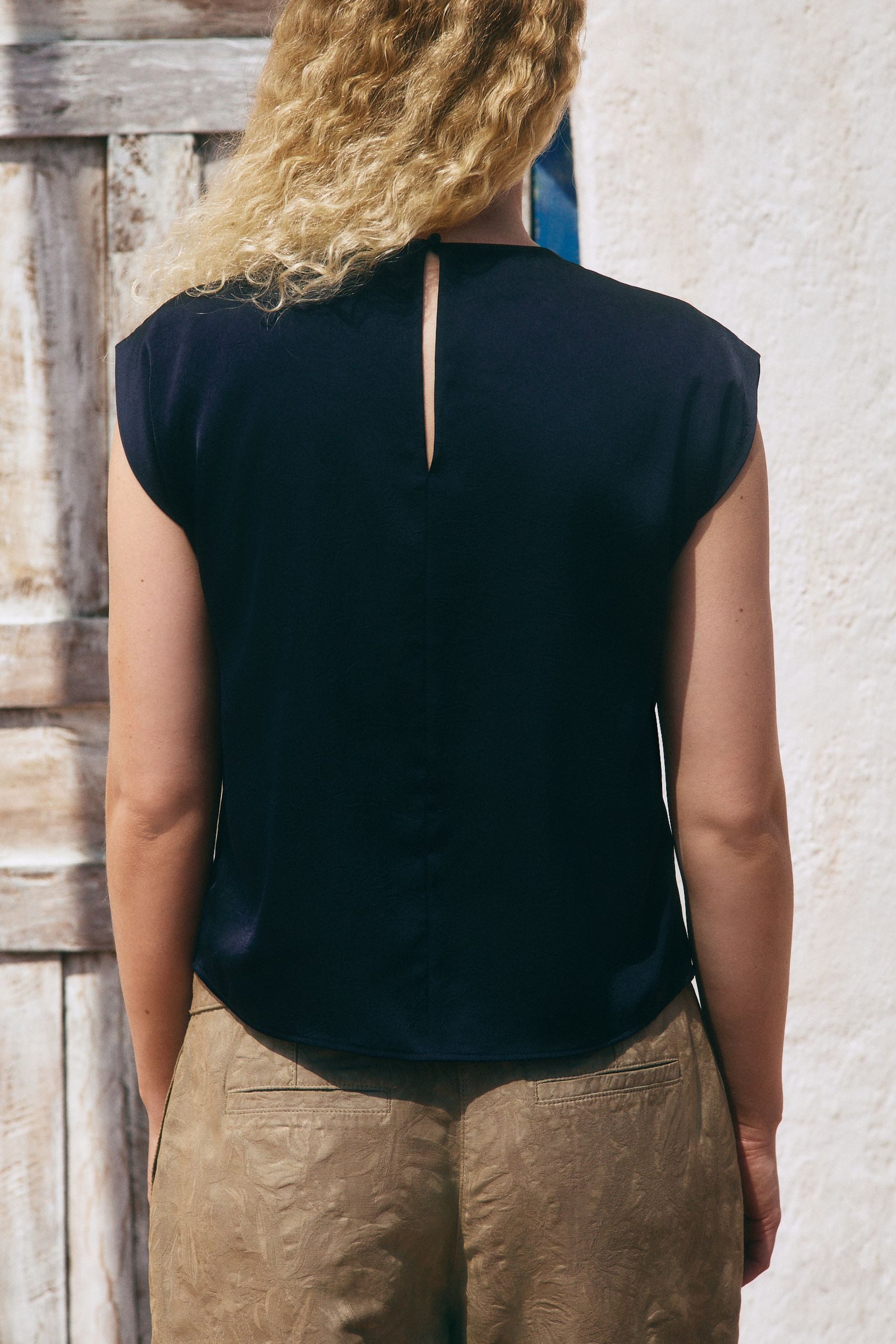 Next Blusentop Asymmetrisches Satin-Top in Knitteroptik günstig online kaufen