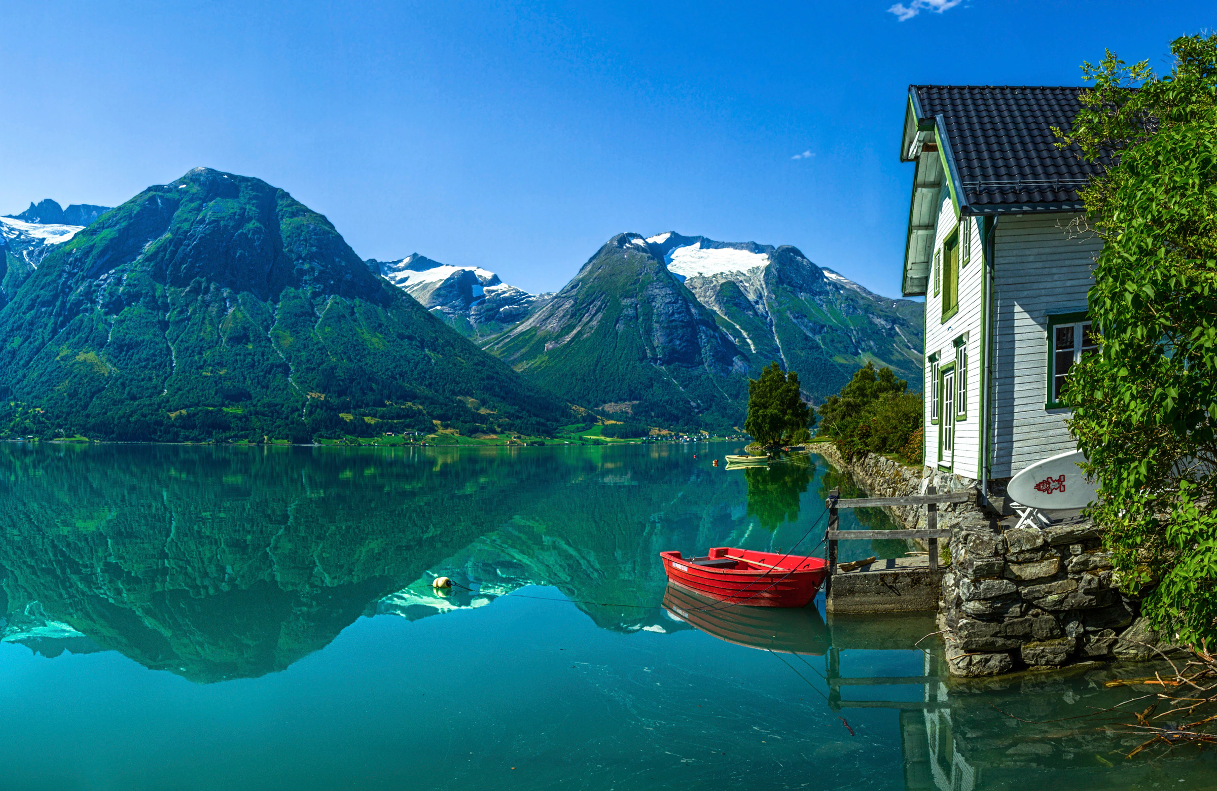 Papermoon Fototapete »Photo-Art CHRISTER OLSEN, HAUS AM GLETSCHERSEE« günstig online kaufen