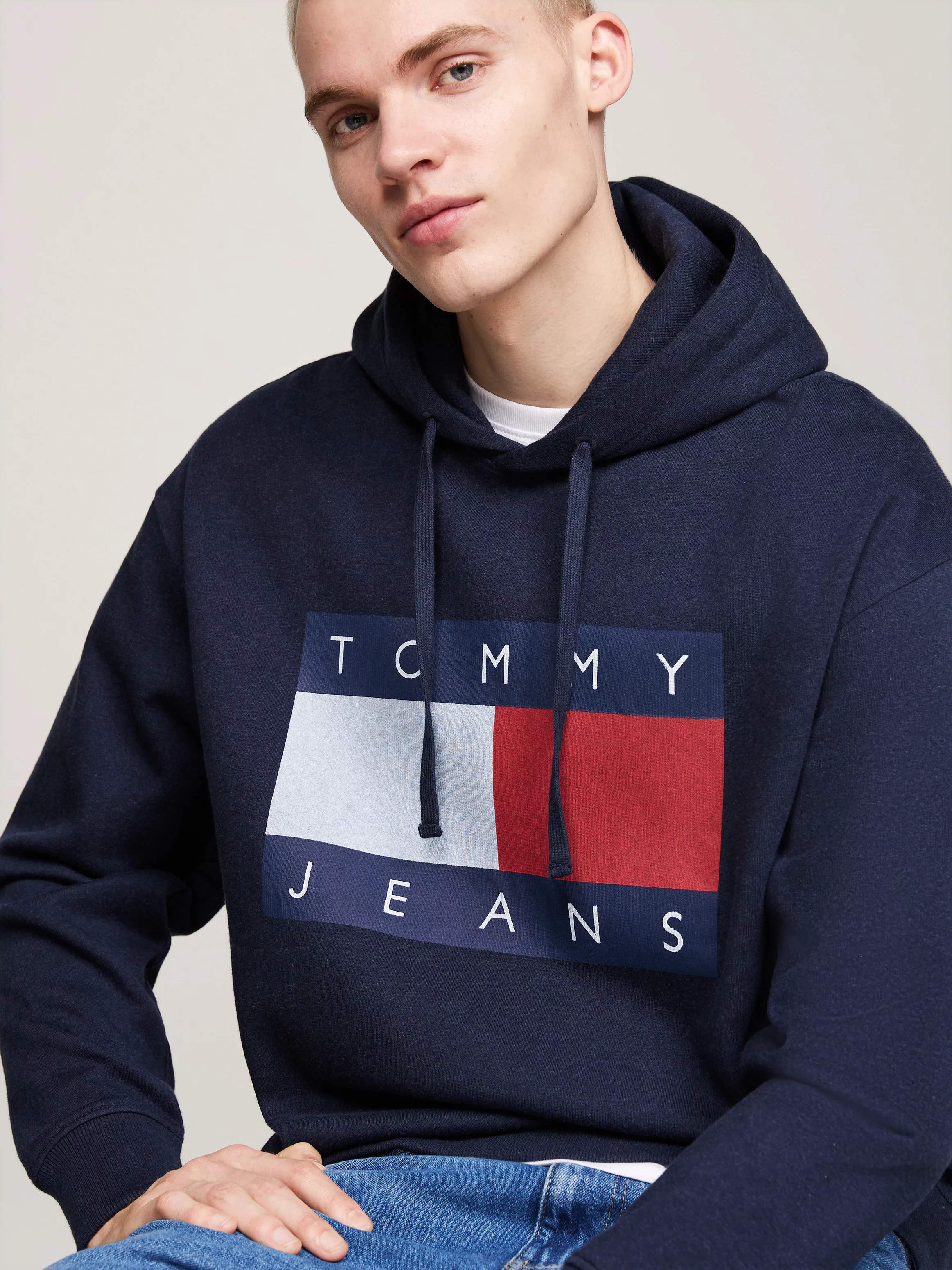 Tommy Jeans Sweatshirt TJM RLX MELANGE FLAG HOODIE mit bedruckten Markenlog günstig online kaufen