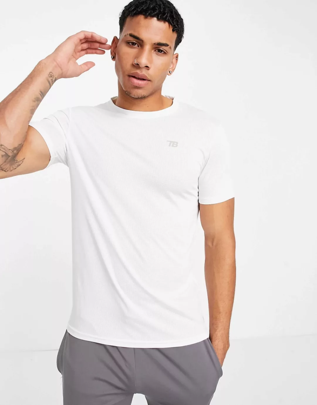 Threadbare – Active – Trainings-T-Shirt in Weiß günstig online kaufen