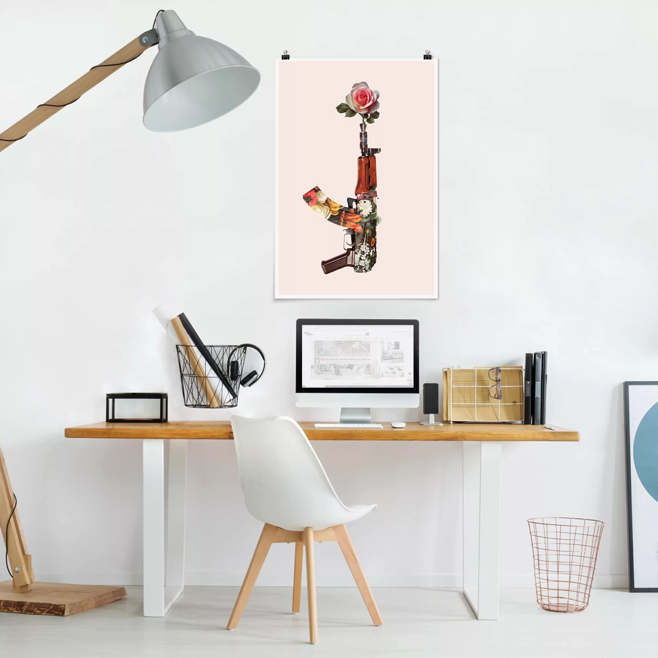 Poster Kunstdruck - Hochformat Waffe mit Rose günstig online kaufen