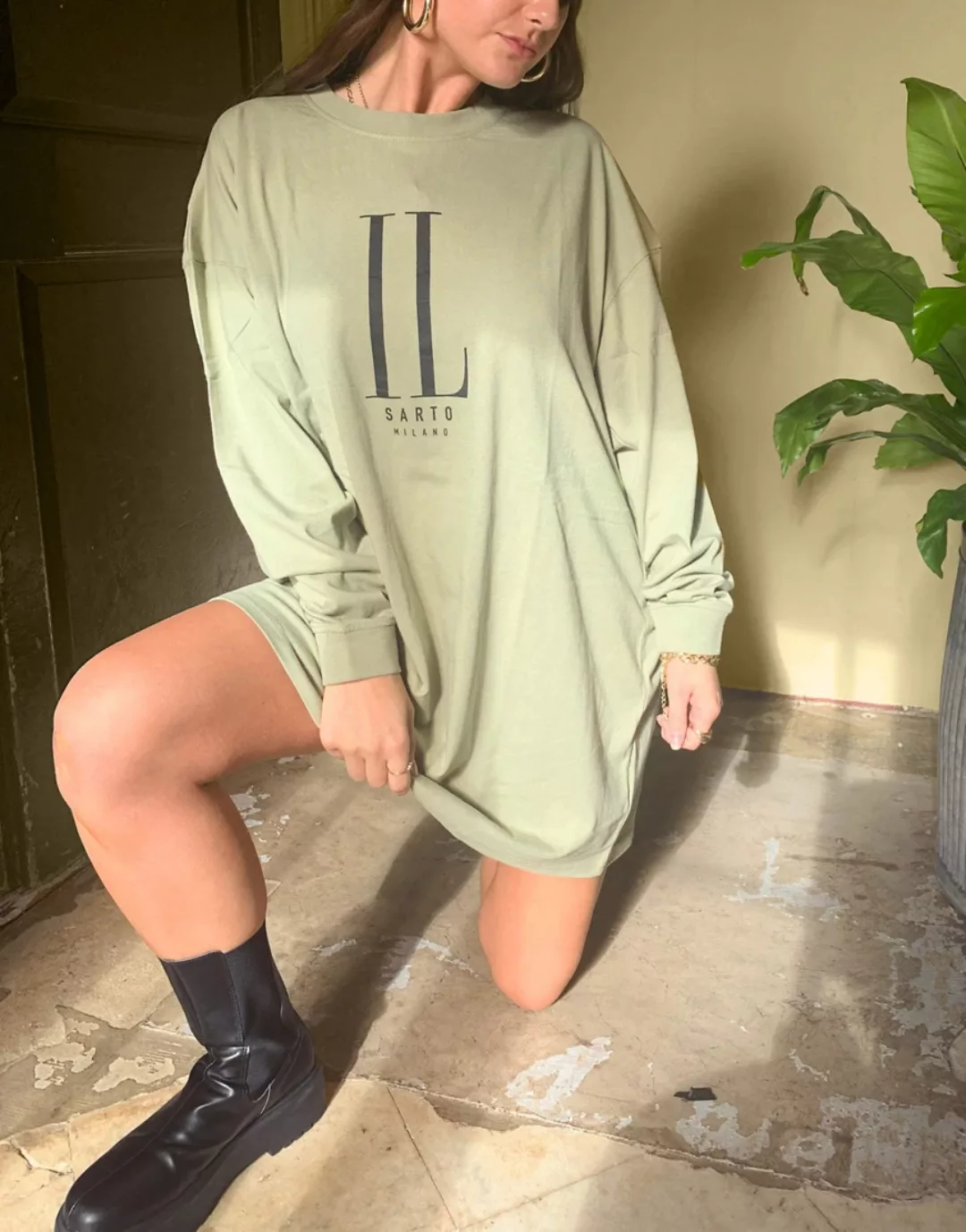 Il Sarto – Langärmliges Oversized-T-Shirt-Kleid in hellem Khaki-Grün günstig online kaufen