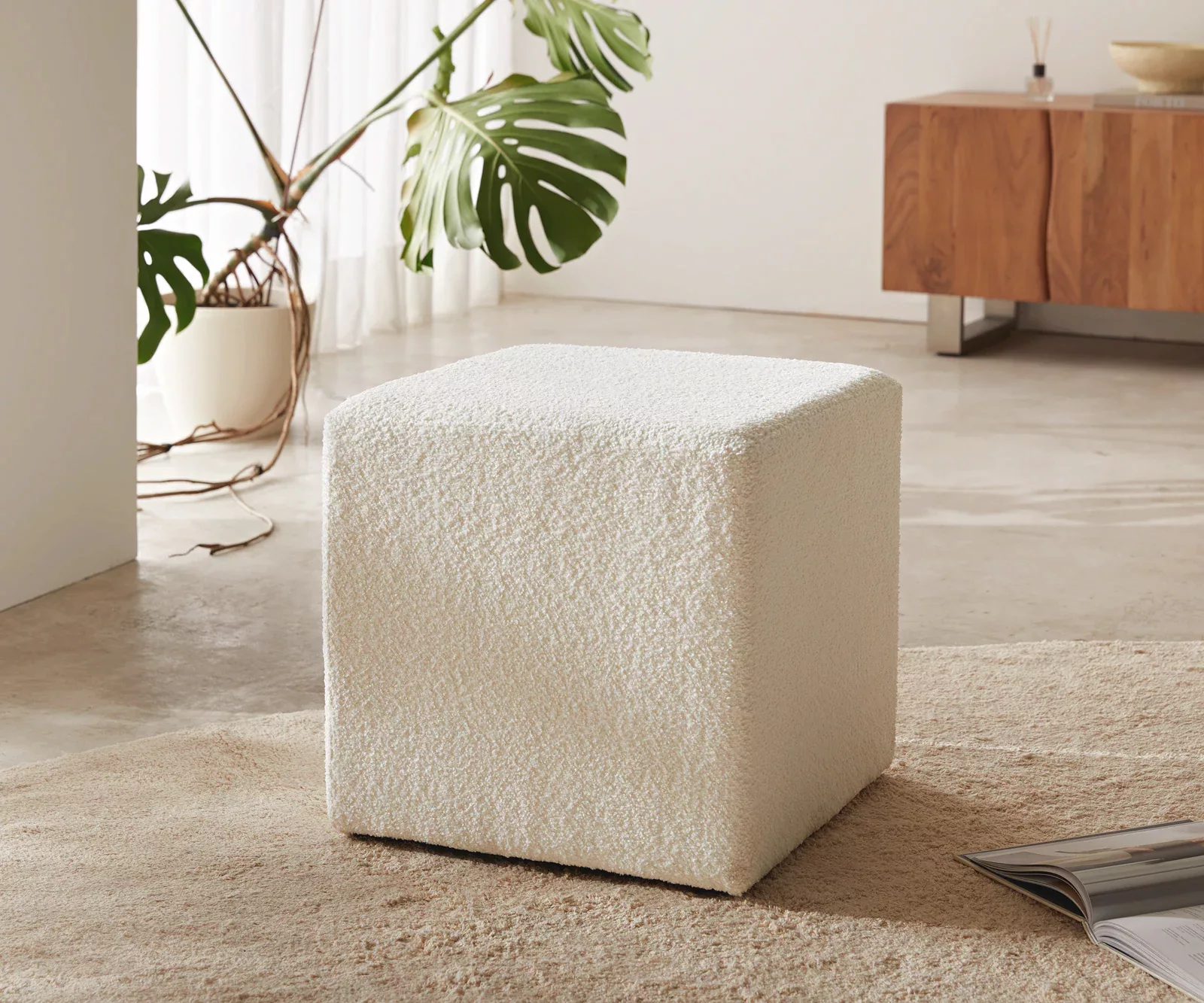 Sitzhocker Dado 45x45 cm Bouclé Creme-Weiß günstig online kaufen