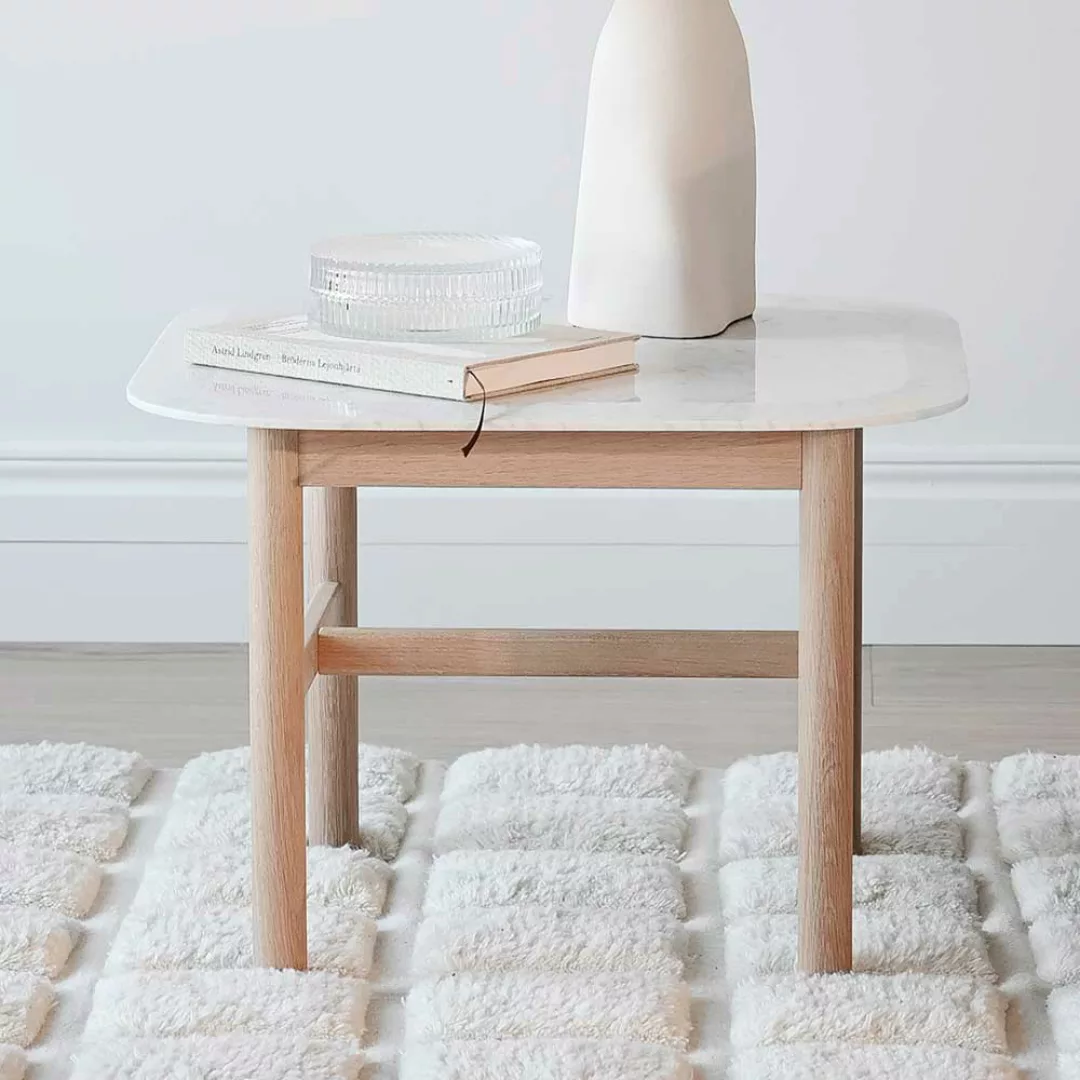 Skandi Couchtisch mit weißer Marmorplatte Holz White Wash Gestell günstig online kaufen