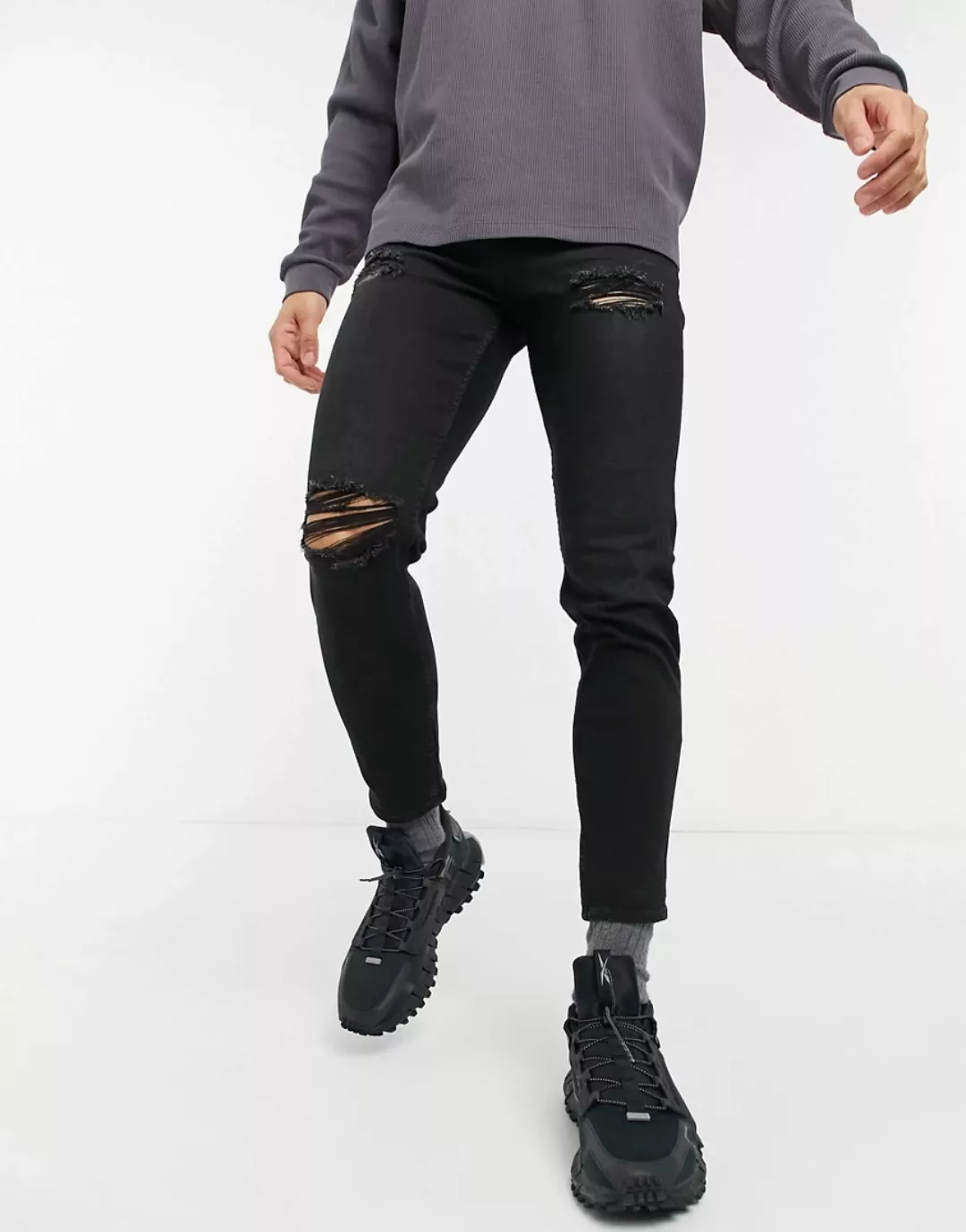 New Look – Schwarze Jeans mit Karottenschnitt und Zierrissen günstig online kaufen