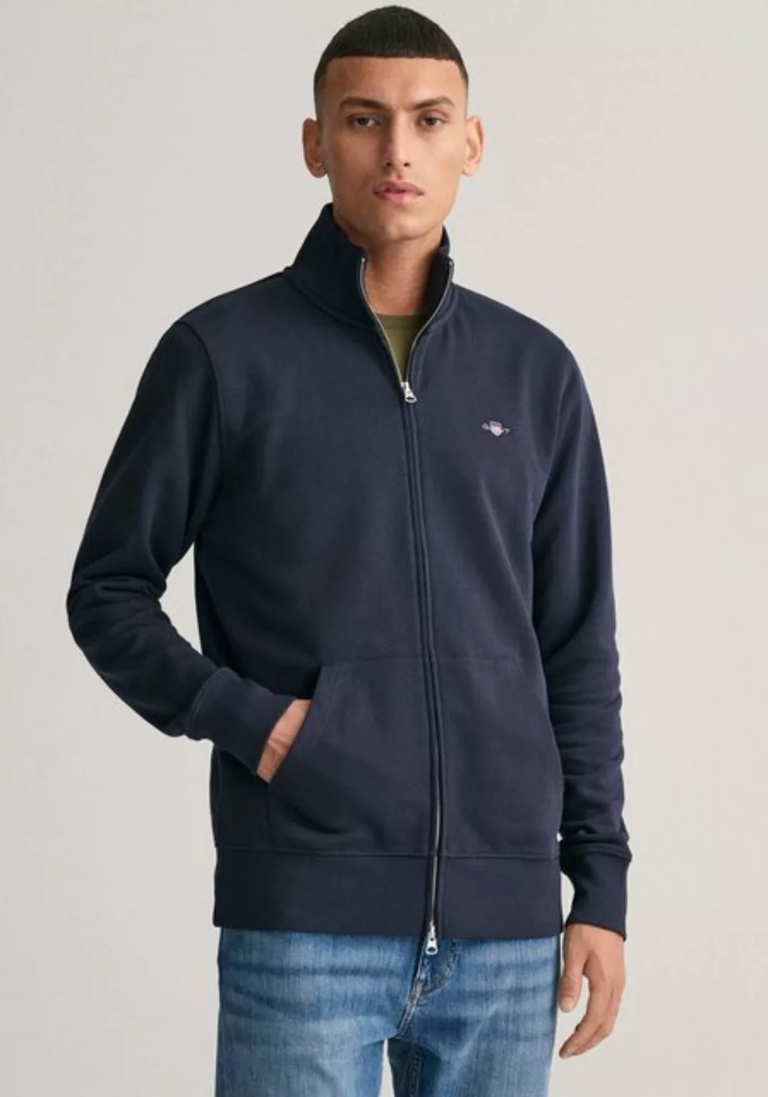 Gant Sweatjacke "REG SHIELD FULL ZIP SWEAT", mit Logostickerei auf der Brus günstig online kaufen