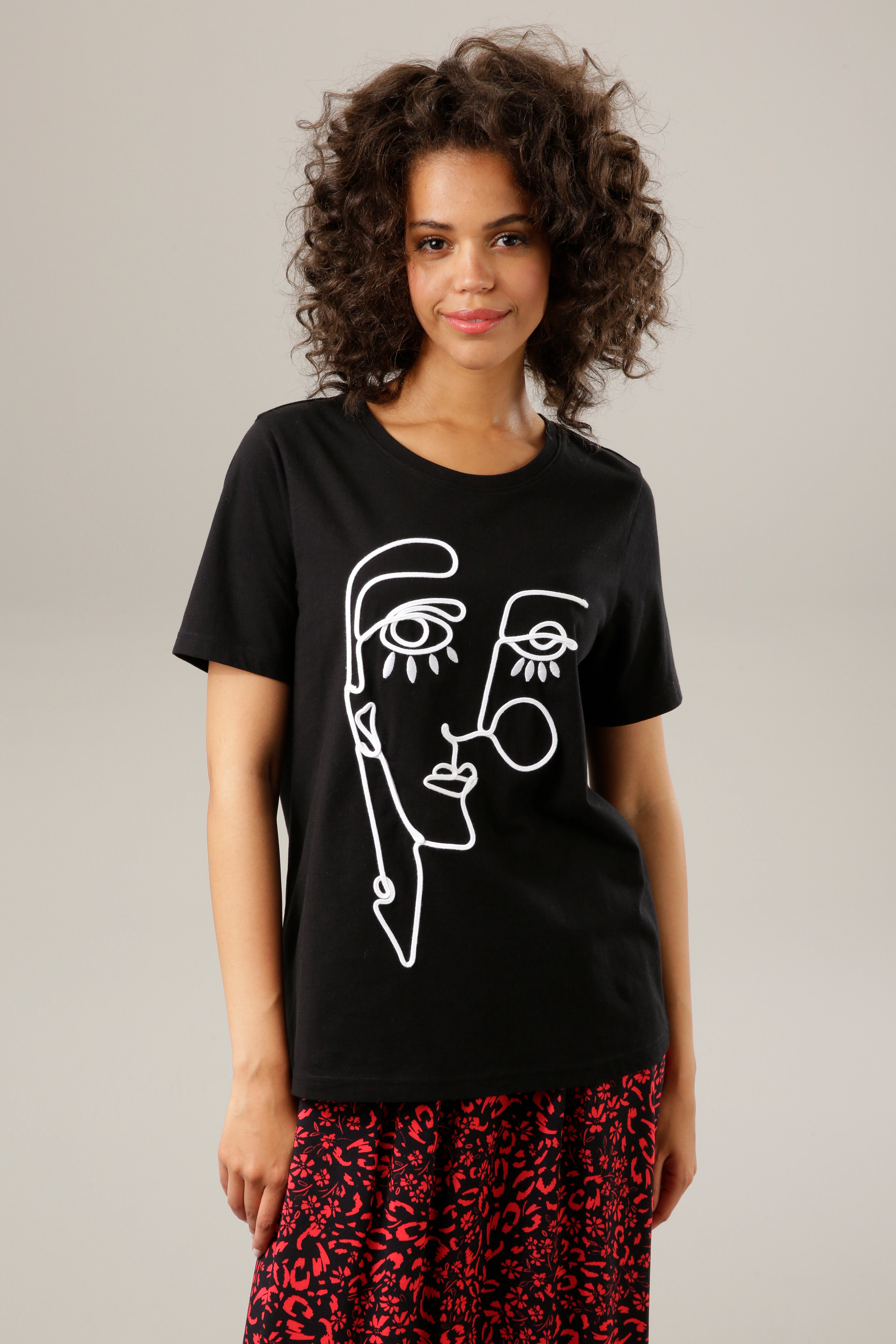 Aniston CASUAL T-Shirt, mit kunstvollem Kopf aus Kordel und Stickerei günstig online kaufen