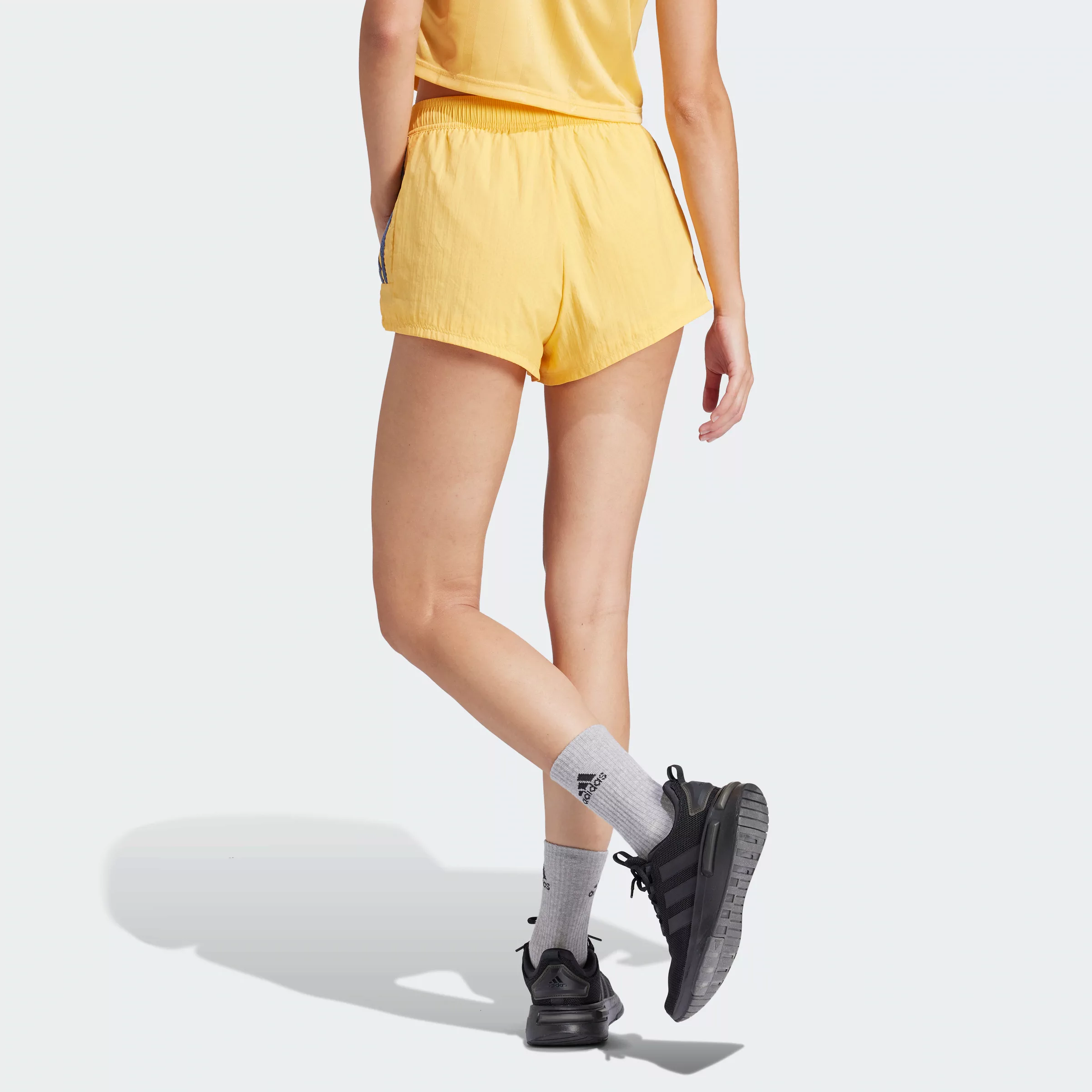 adidas Sportswear Shorts "W TIRO Q2 WV SH", (1 tlg.) günstig online kaufen