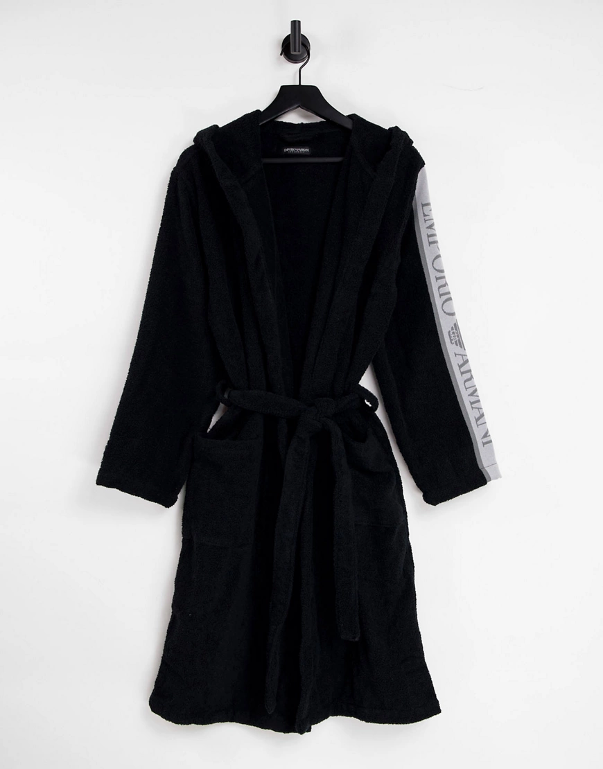 Emporio Armani – Bodywear – Bademantel in Schwarz mit Logoband am Arm günstig online kaufen