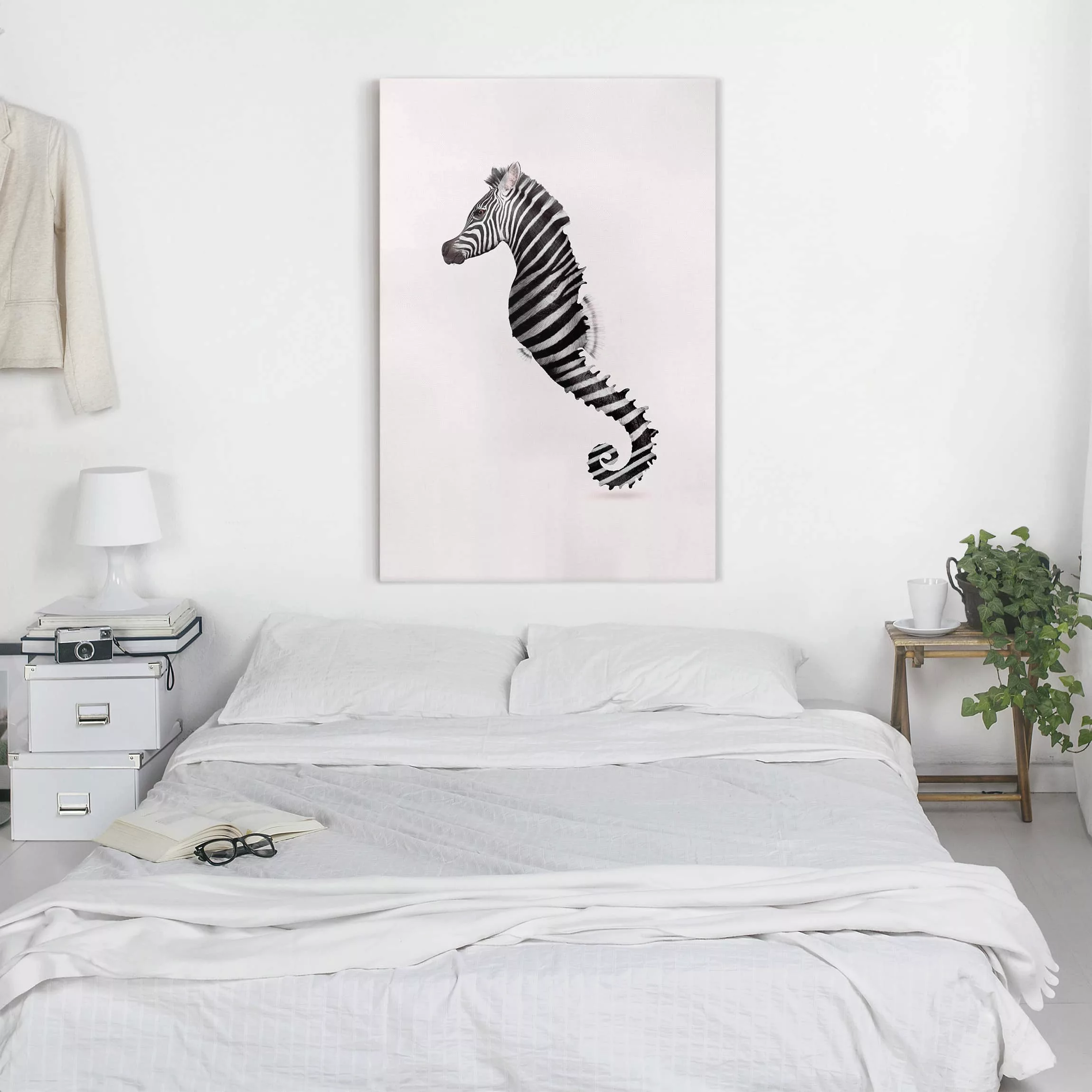 Leinwandbild Tiere - Hochformat Seepferdchen mit Zebrastreifen günstig online kaufen