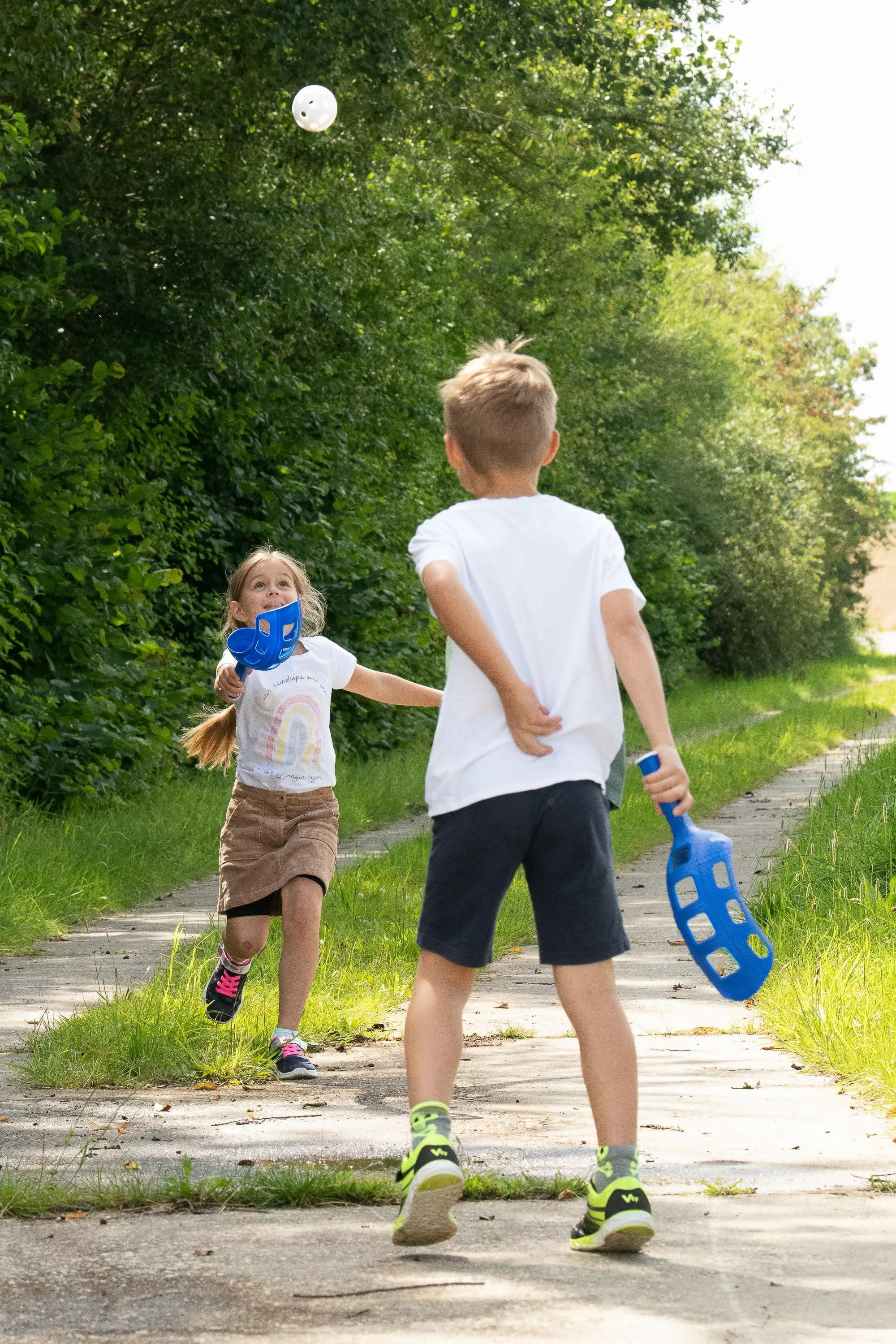 Betzold Outdoor-Spielzeug Scoop-Ball-Spiel – 2 Schläger günstig online kaufen