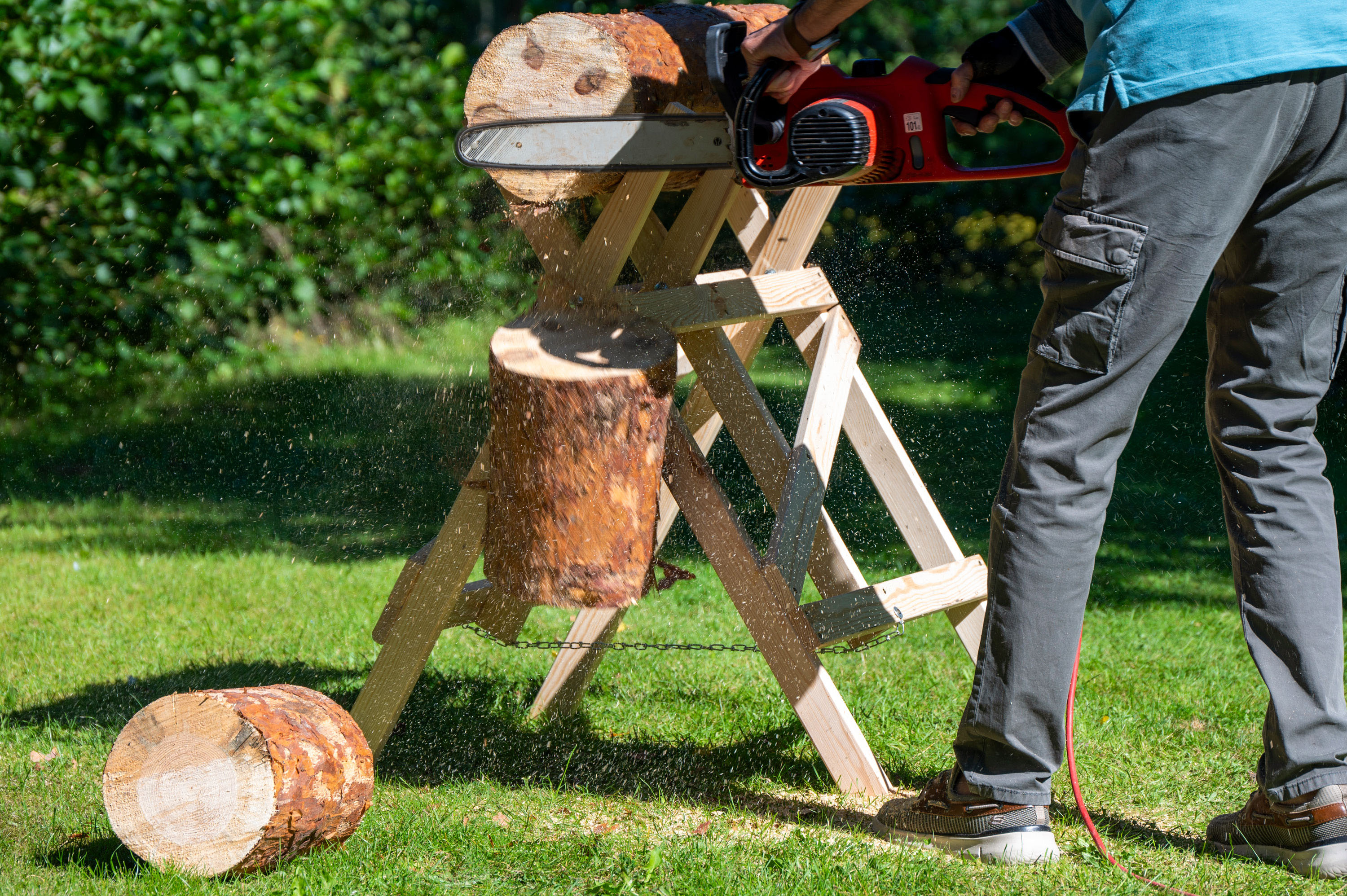 dobar Sägebock, aus Holz, klappbare Sägehilfe, 64 x 64 x 94 cm günstig online kaufen