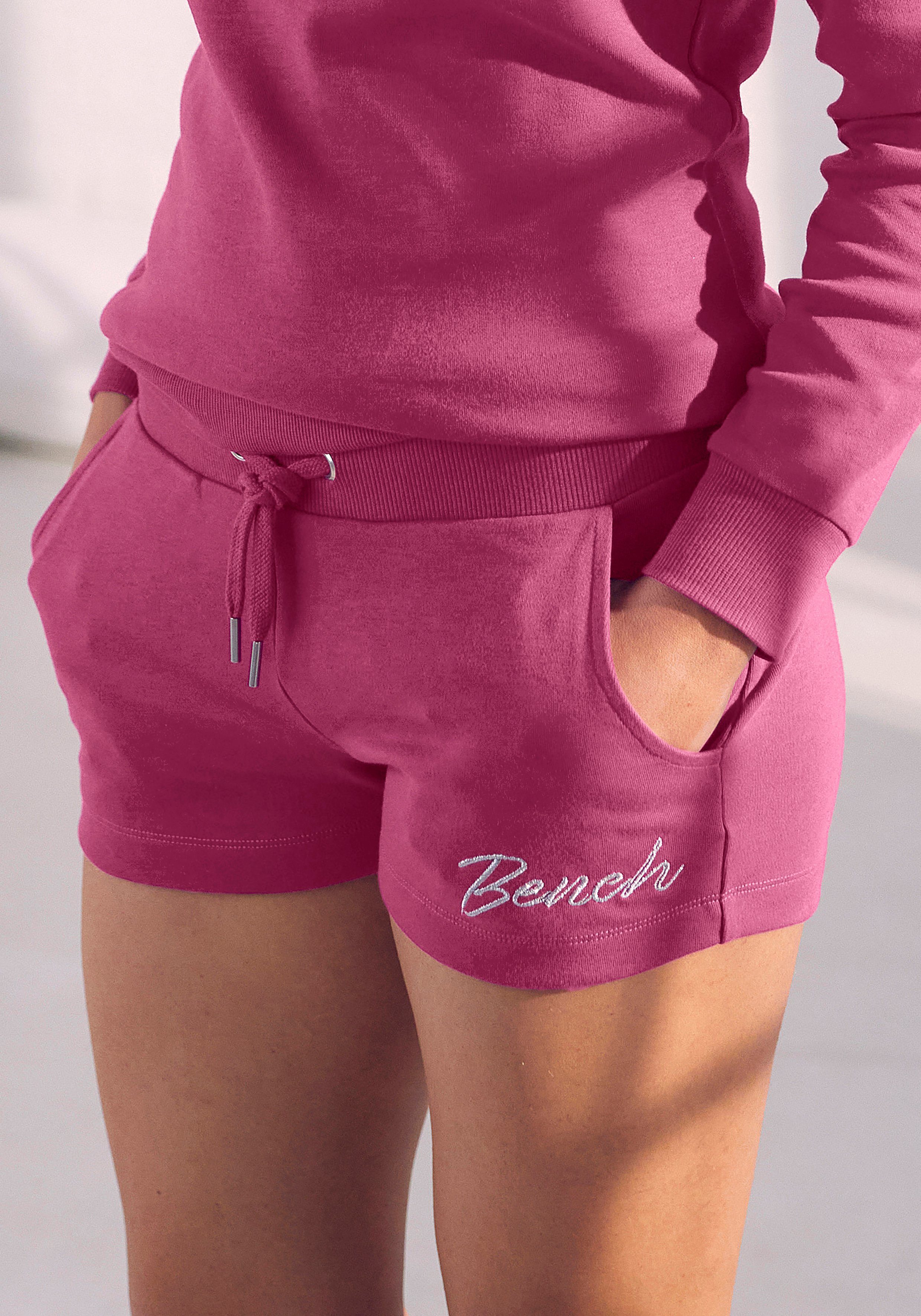 Bench. Loungewear Sweatshorts, mit glänzender Logostickerei, Loungewear, Lo günstig online kaufen